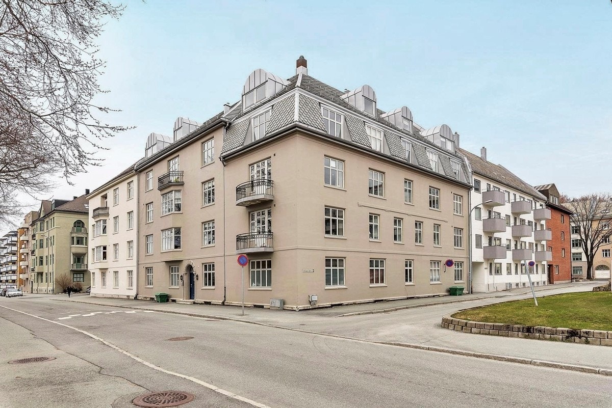 Velkommen til Udbyes gate 7 og denne hyggelige loftsleiligheten!