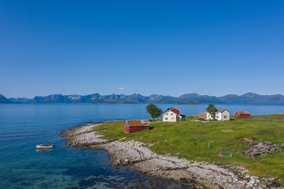 Idyllisk lanbrukseiendom i naturskjønne omgivelser Galleribilde