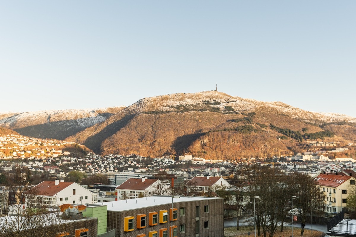 Flott utsikt mot Ulriken og øvrige byfjell. Galleribilde