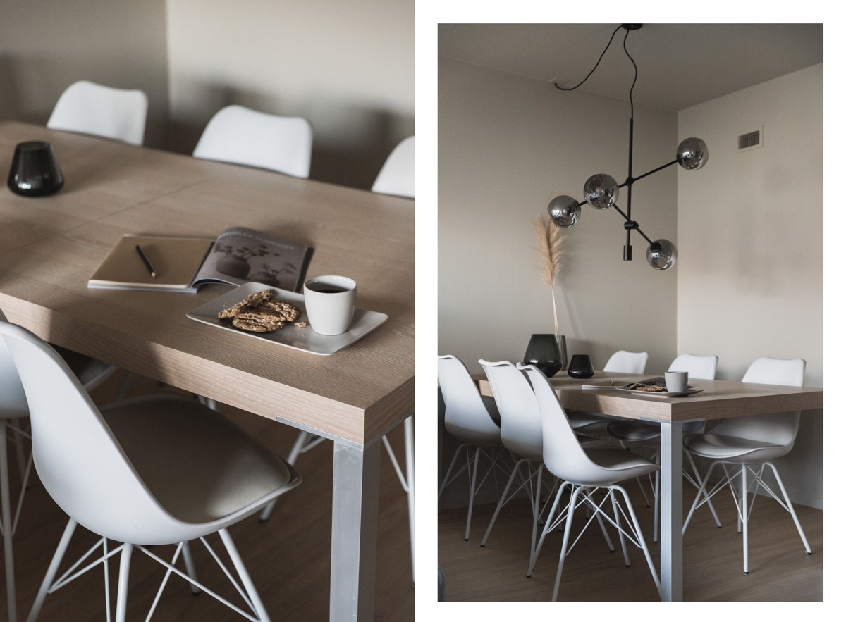 Stuen er romslig og gir plass til både spisebord og sofagruppe. Galleribilde