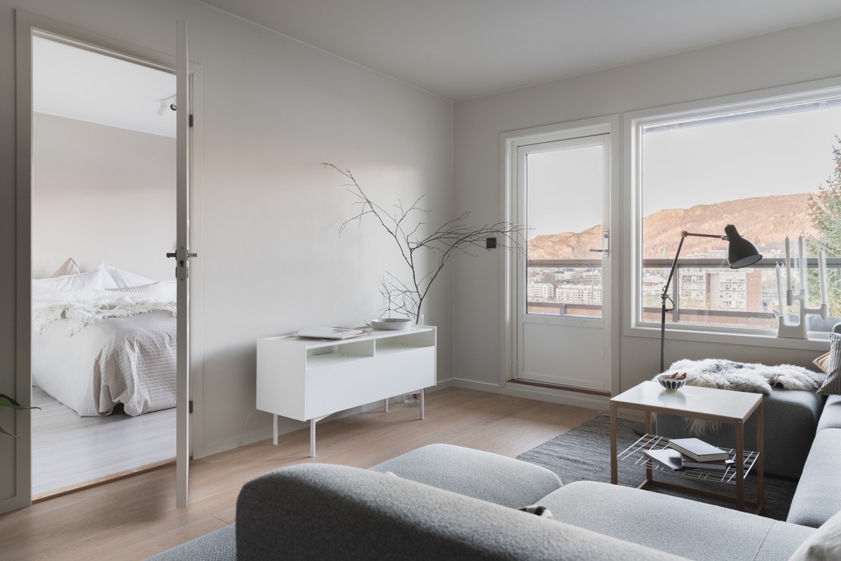 Tilkomst til soverom, samt balkong fra stuen. Galleribilde
