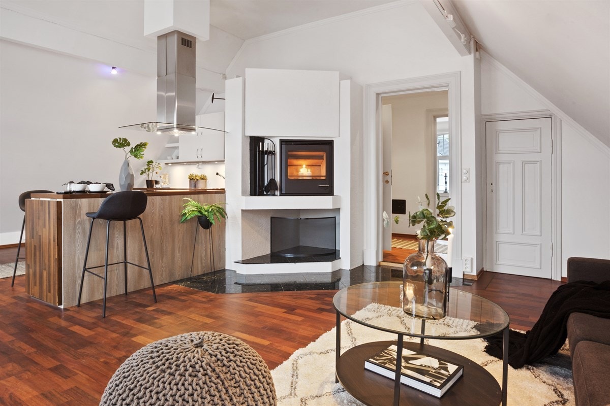 Åpen stue/kjøkken løsning i toppetasjen. Galleribilde