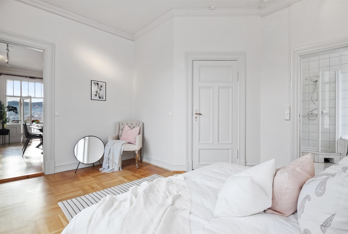 Graderoberom tilknyttet soverommet. Galleribilde