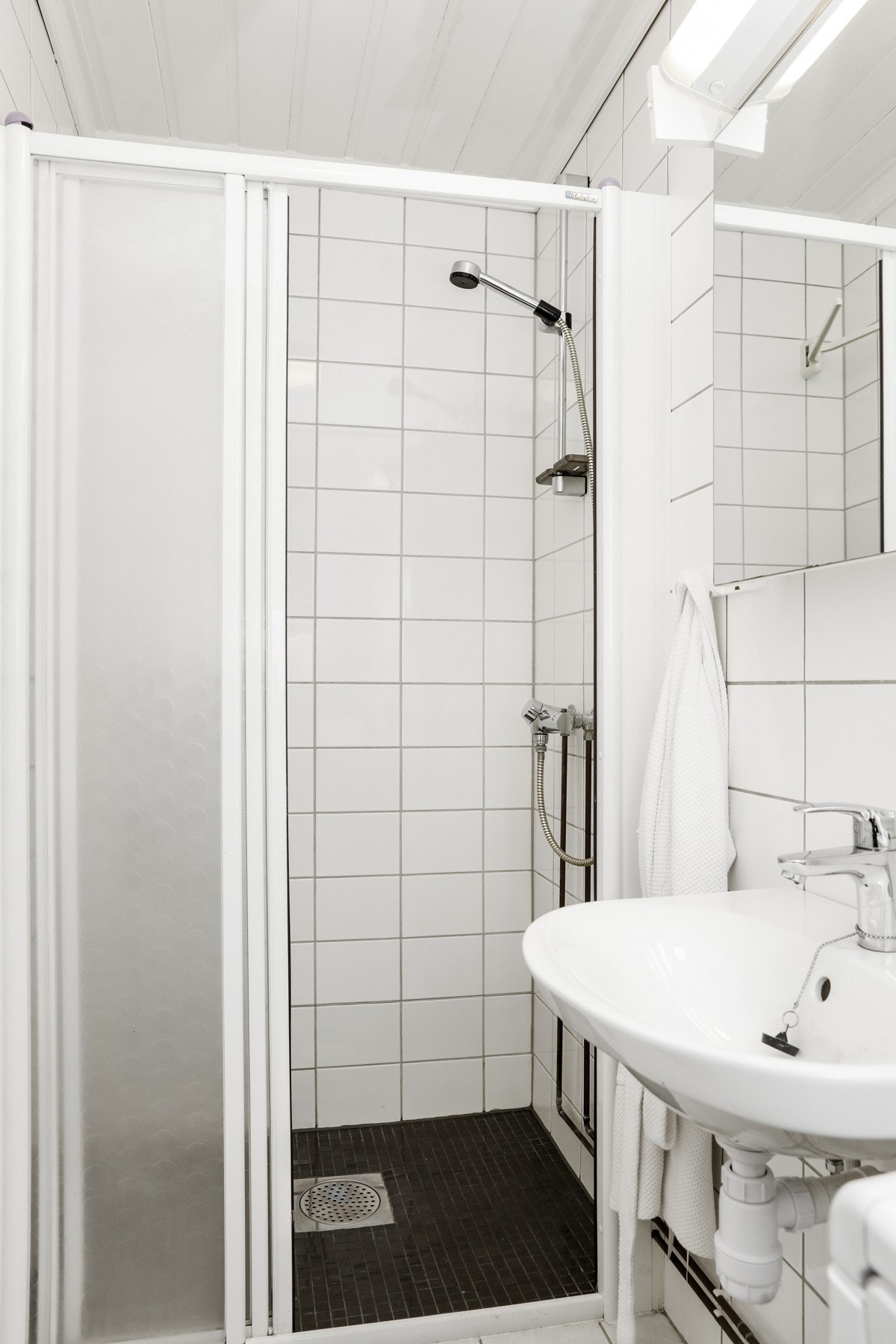 Bad med wc og dusj i sidedelen Galleribilde