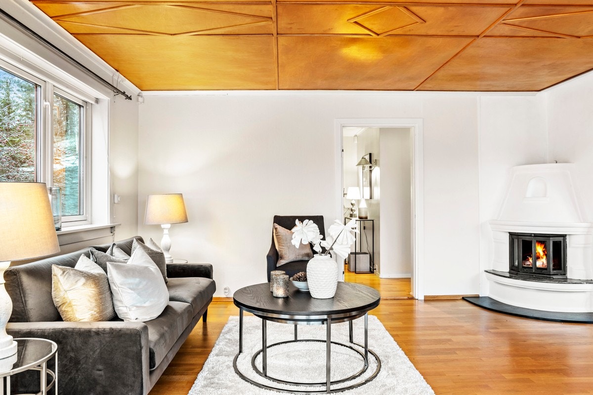 Lys stue med peis Galleribilde