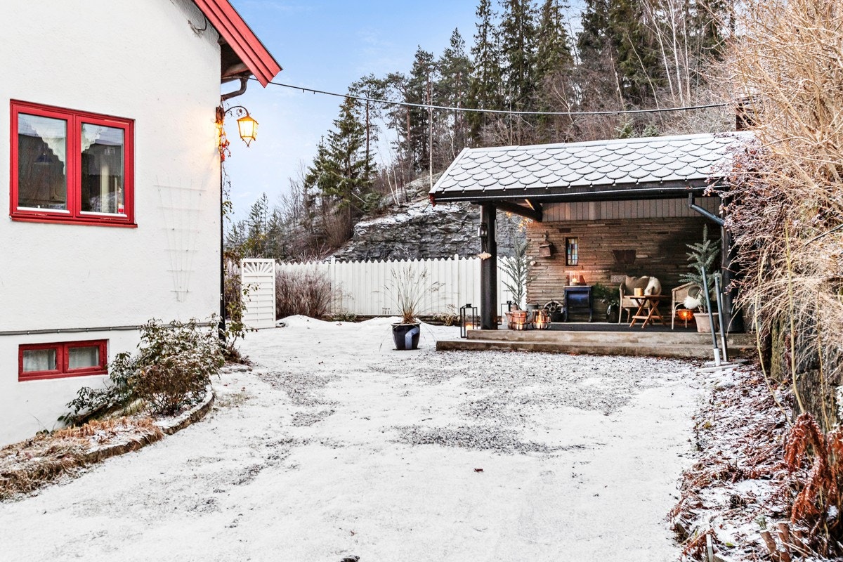 Overbygget hagestue med peis Galleribilde