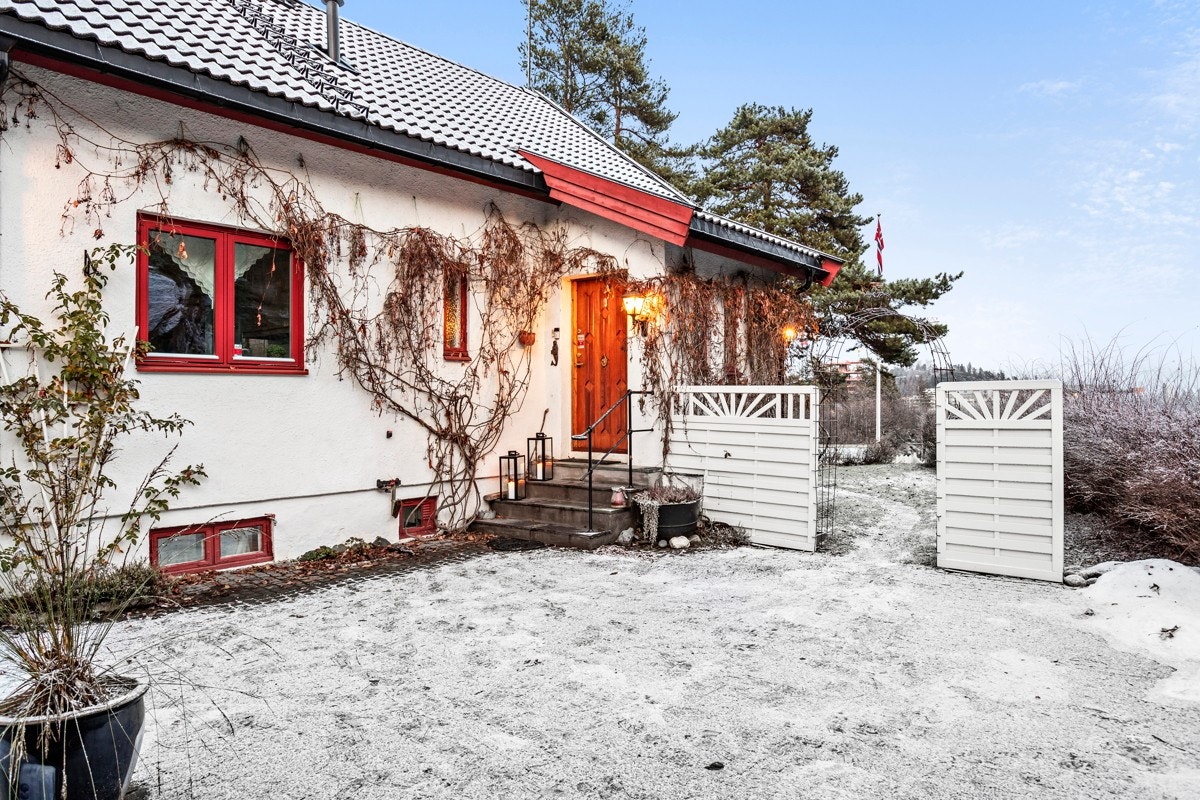 Fasade med inngangspartiet Galleribilde