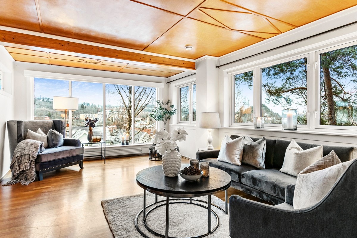 Med store vindusflater blir det både utsikt ut, og lys inn Galleribilde