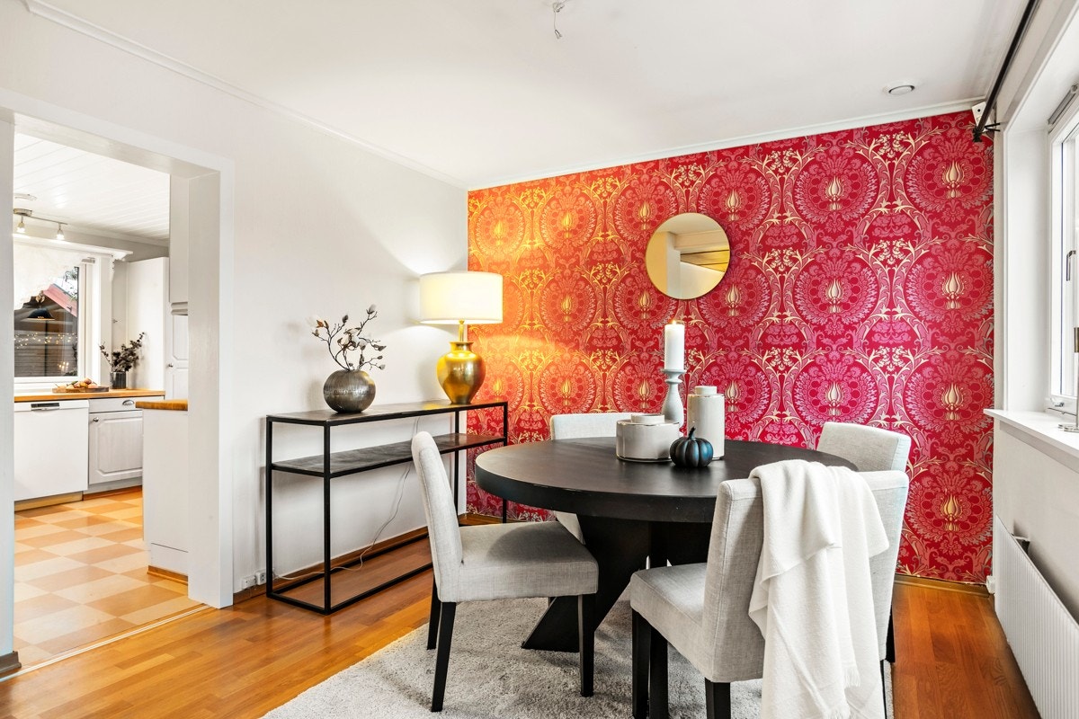 Spisestuen inn mot kjøkkenet Galleribilde