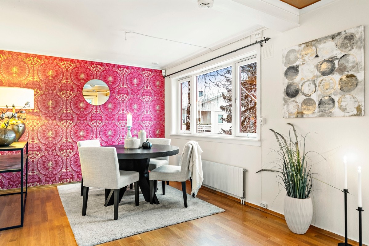 Spisestuen innbyr til mye hygge Galleribilde