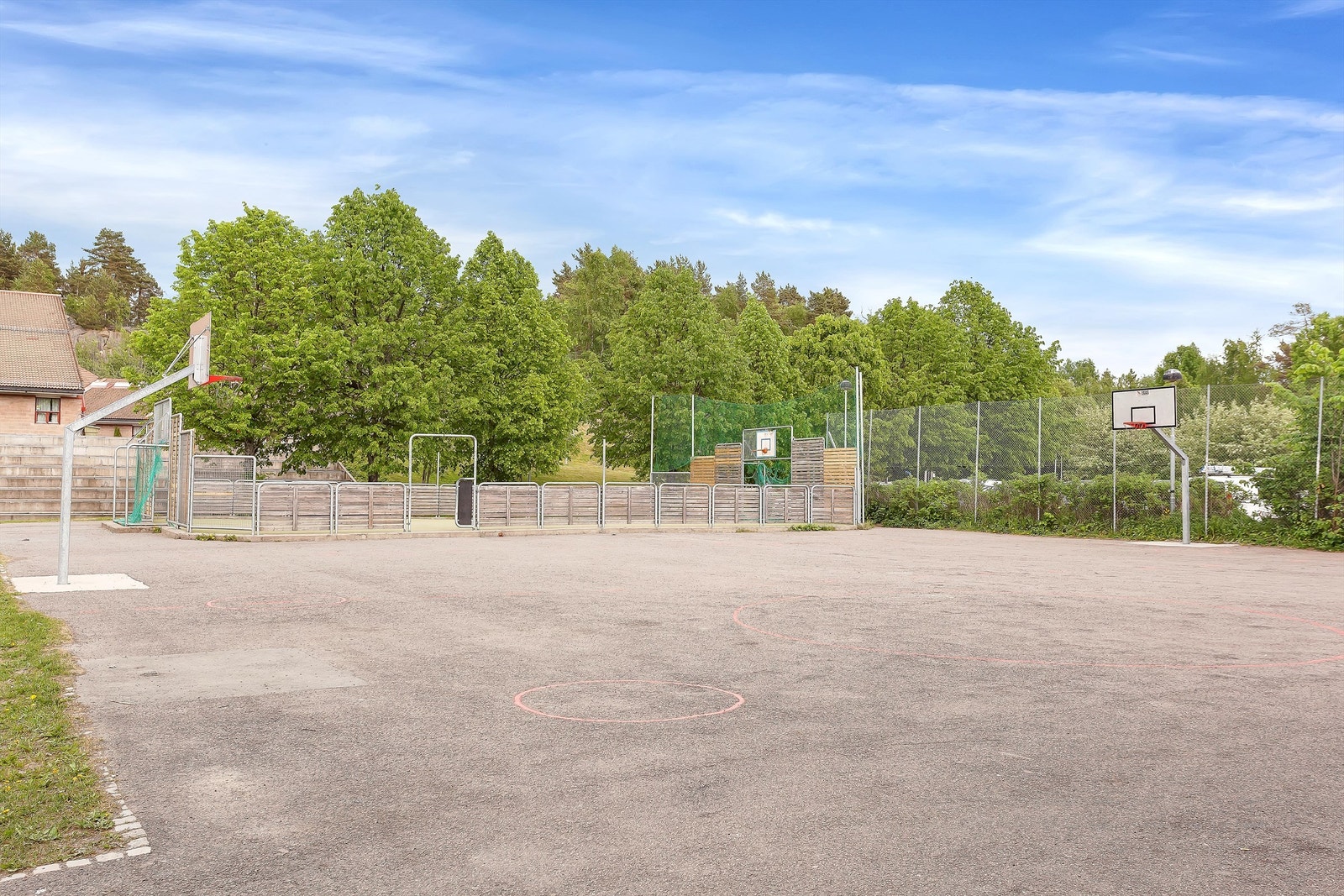 Lusetjern Skole. Galleribilde