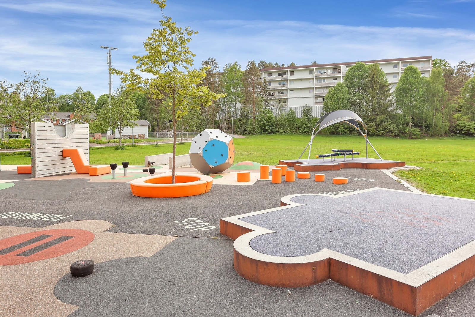 Lusetjern Skole. Galleribilde