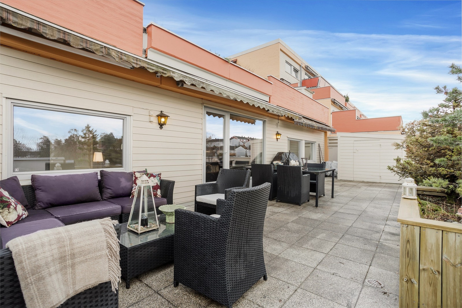 På terrassen er det en praktisk bod. Galleribilde