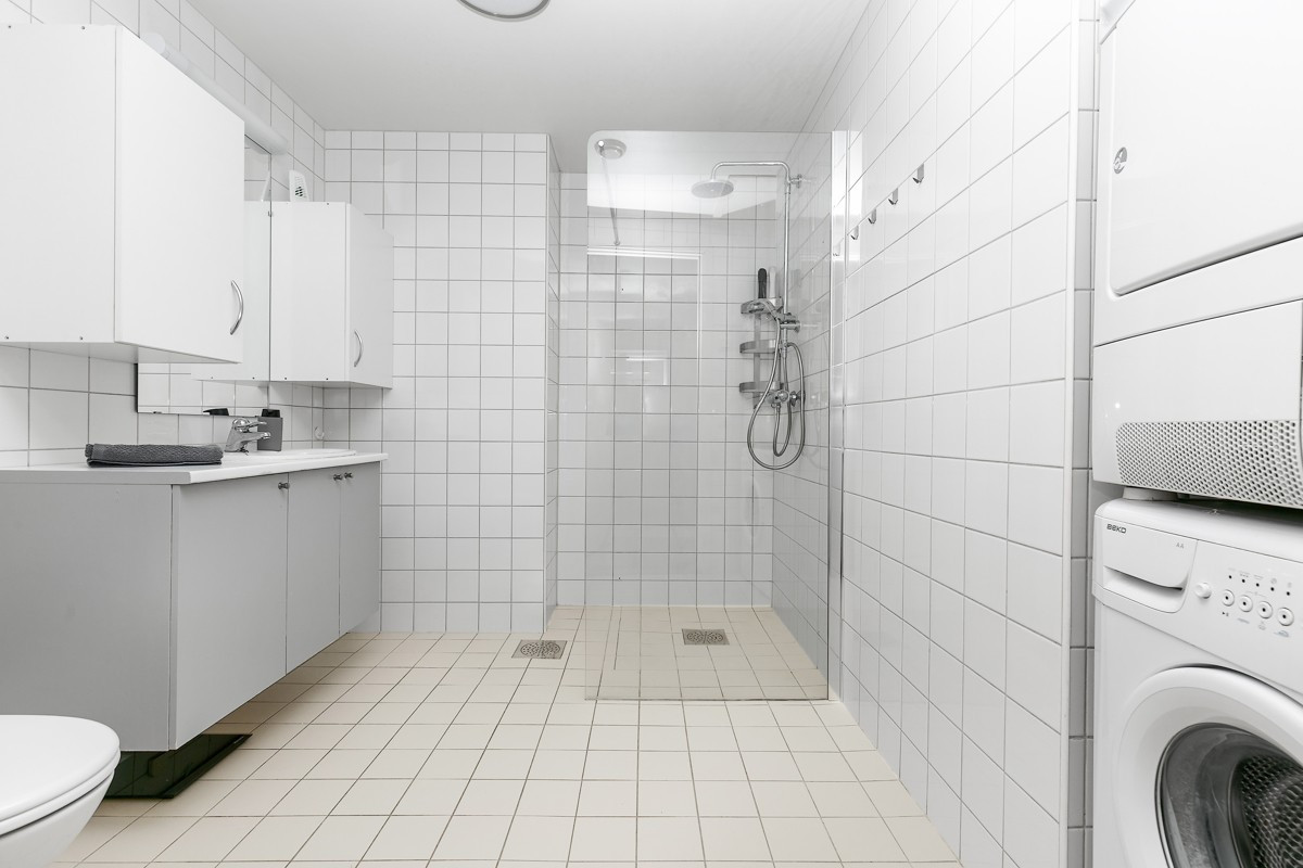 Komplett fliselagt baderom med gulvvarme