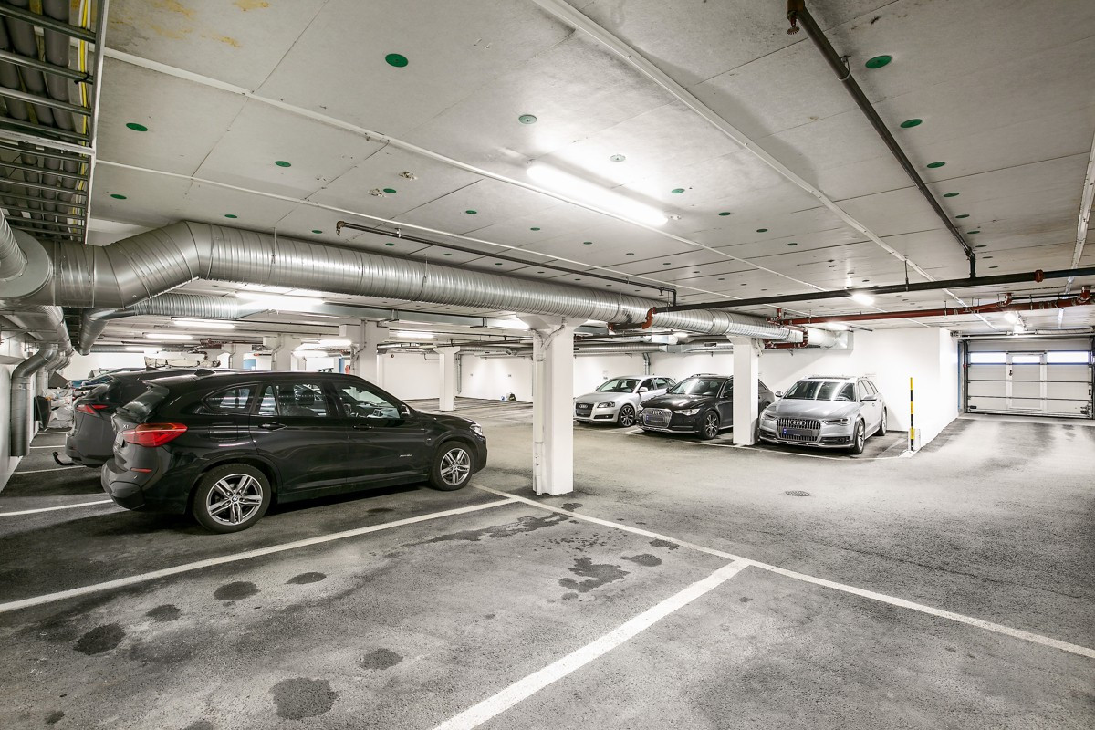 Fast parkering i bygget