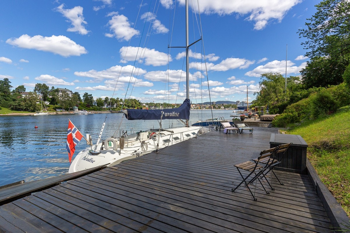 Privat brygge og båtplass. Galleribilde
