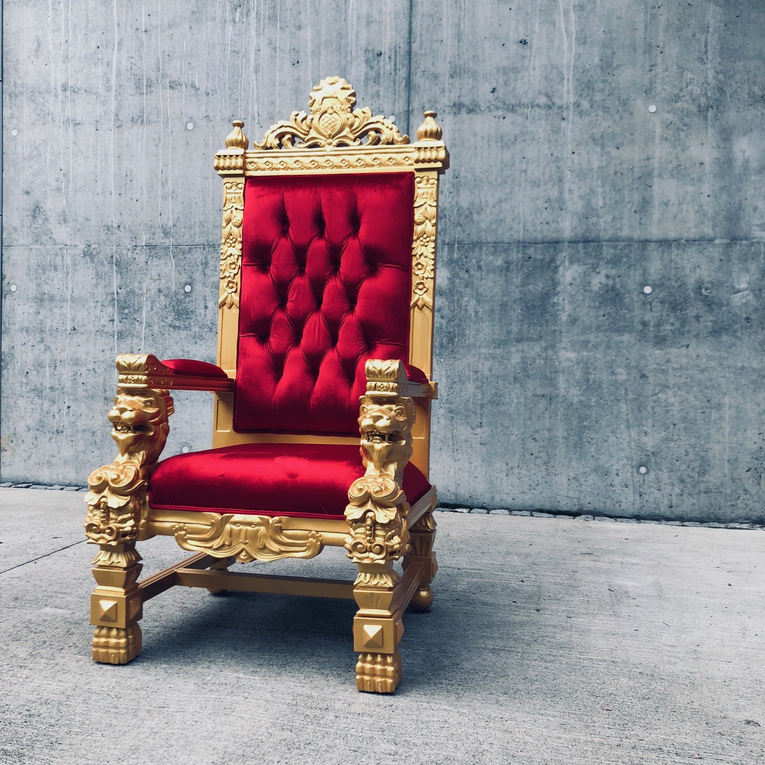 Store og unike Troner (KJENDIS) Unike møbler | FINN.no Trone Gul Kongestol Lenestol Oslo Carl Royal