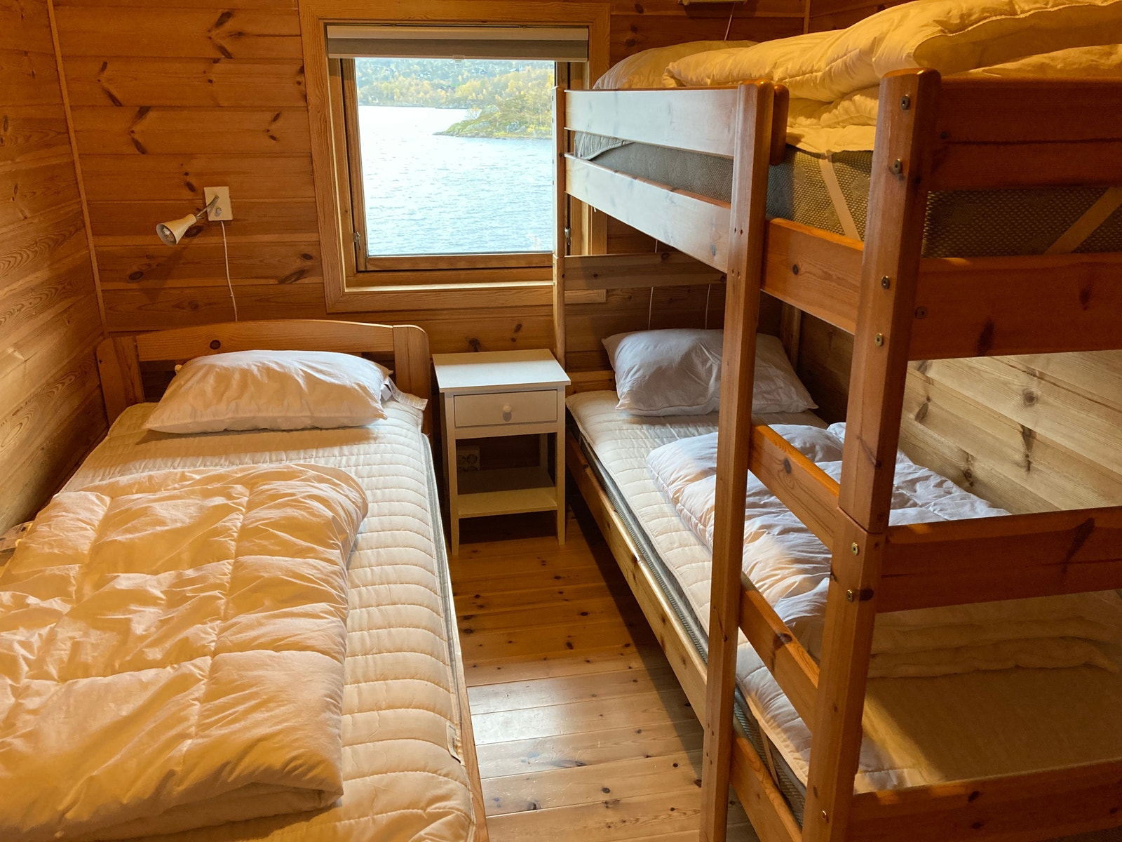 Soverom 2 med enkeltseng og køyeseng. Galleribilde