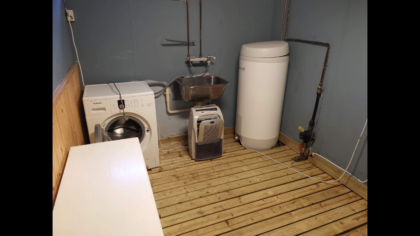 Stort vaskerom med plass til tørkestativ Galleribilde