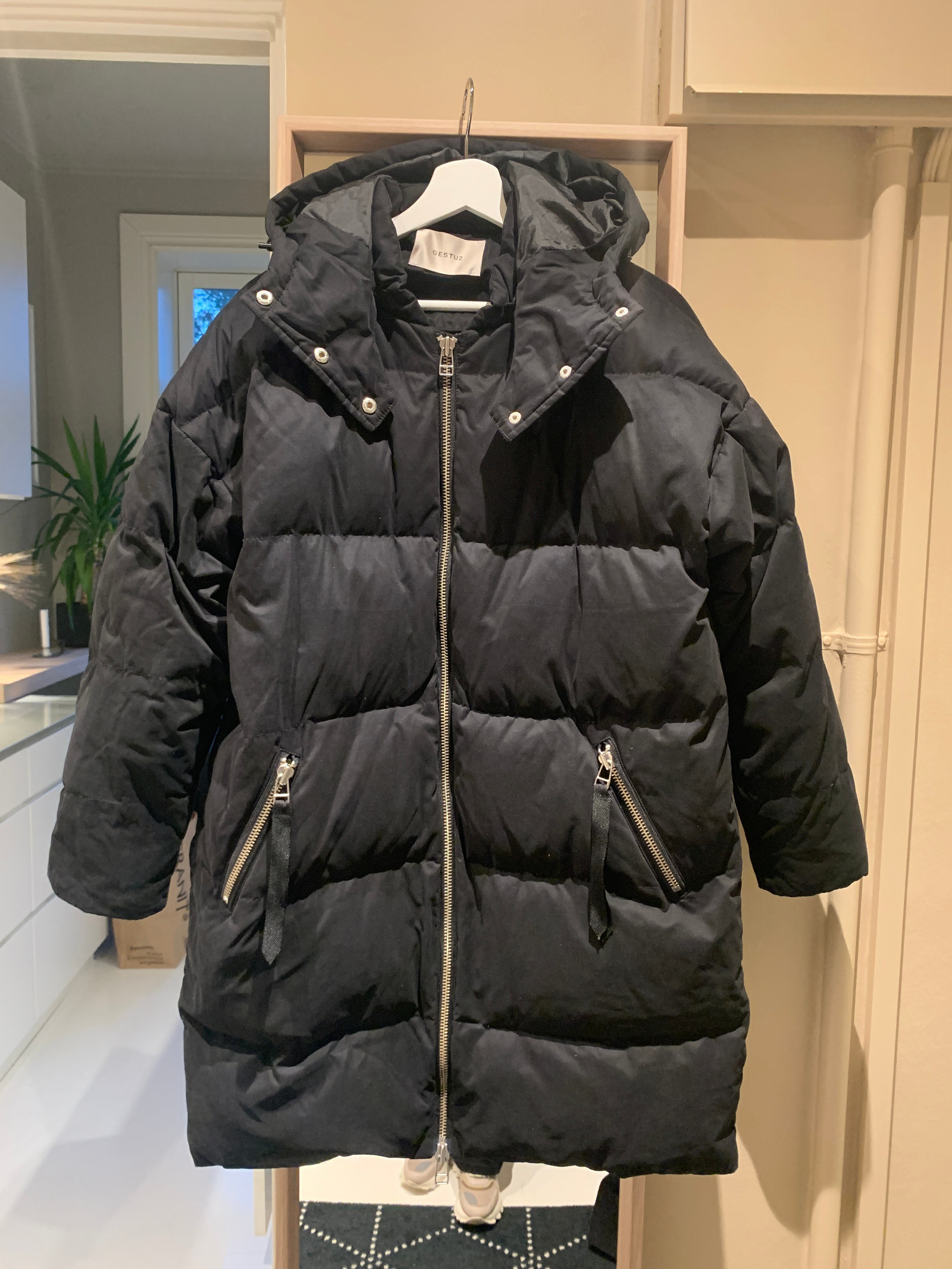 Gestuz Kanna Coat Dun sort | FINN.no Kanna dunjakke fra Gestuz | FINN.no