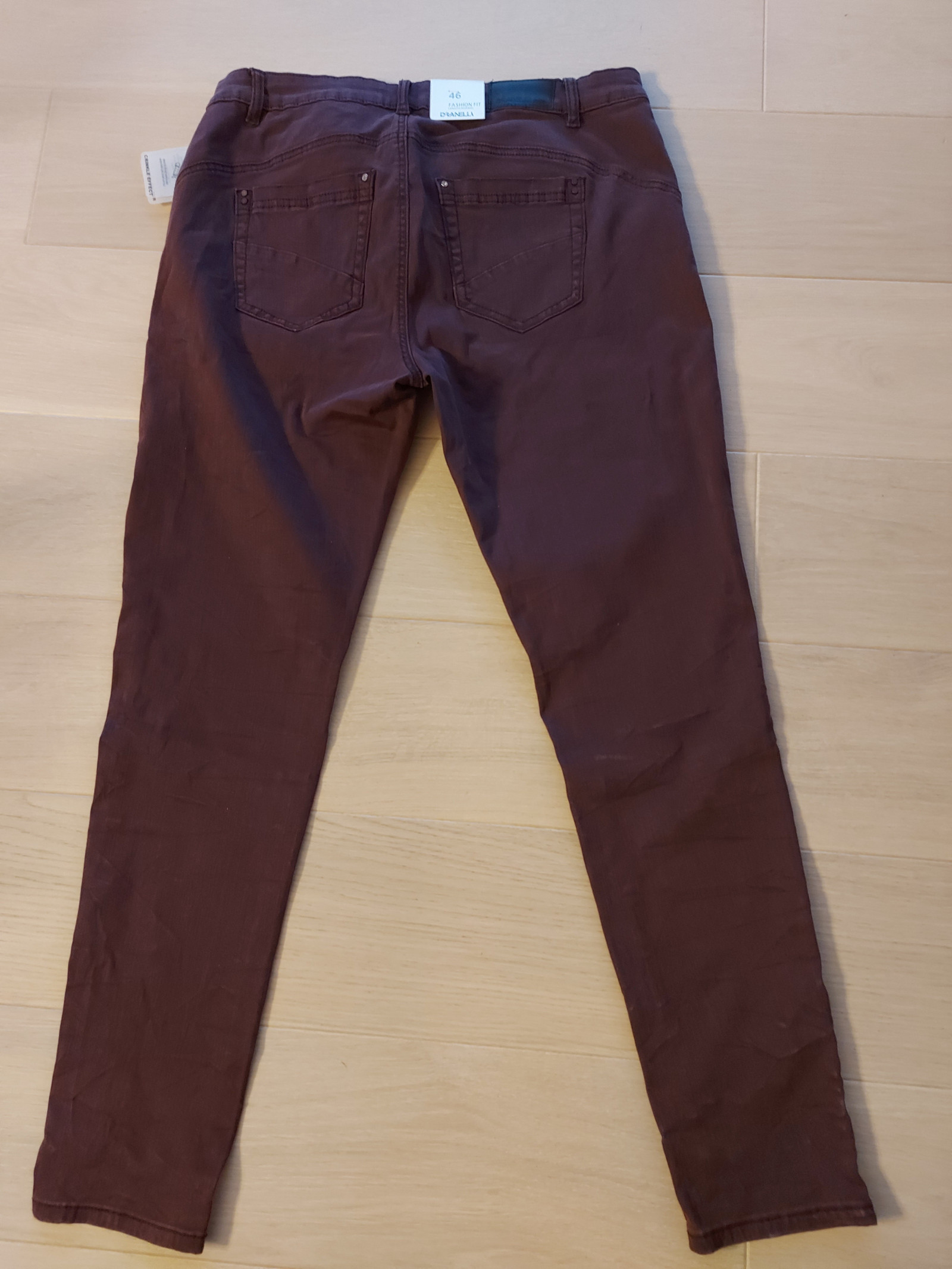 Dranella fashion fit, normal lengde bomulls jeans | FINN.no Bukser 2 stk til salgs. H&M brun.lifetime sort | FINN.no