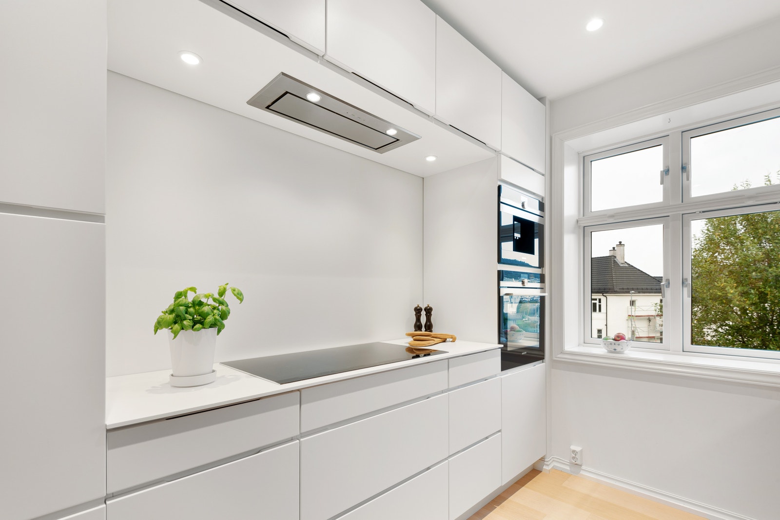 Induksjon platetopp, kaffemaskin og komfyr Galleribilde