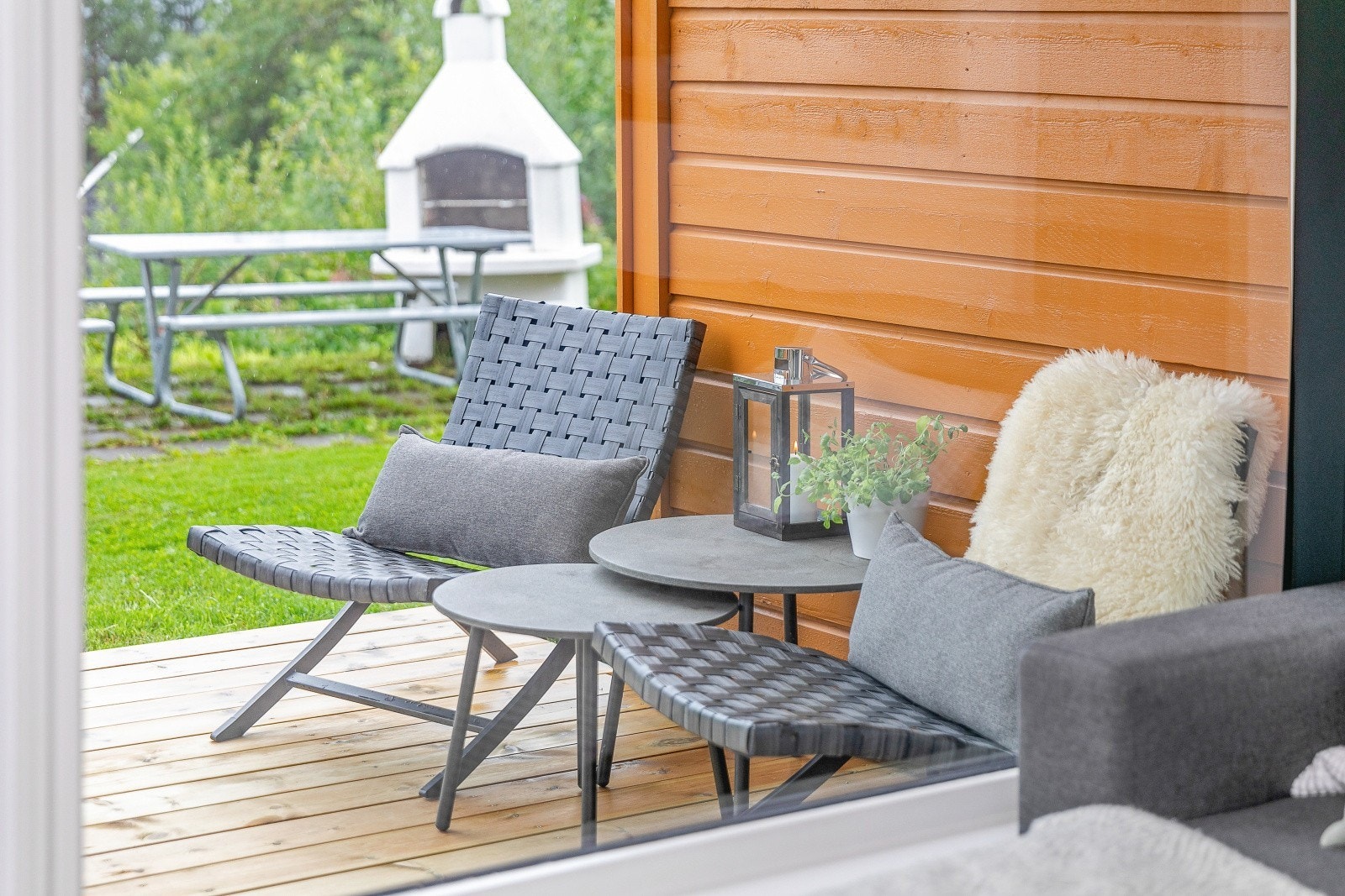 Uteplass delvis under tak Galleribilde