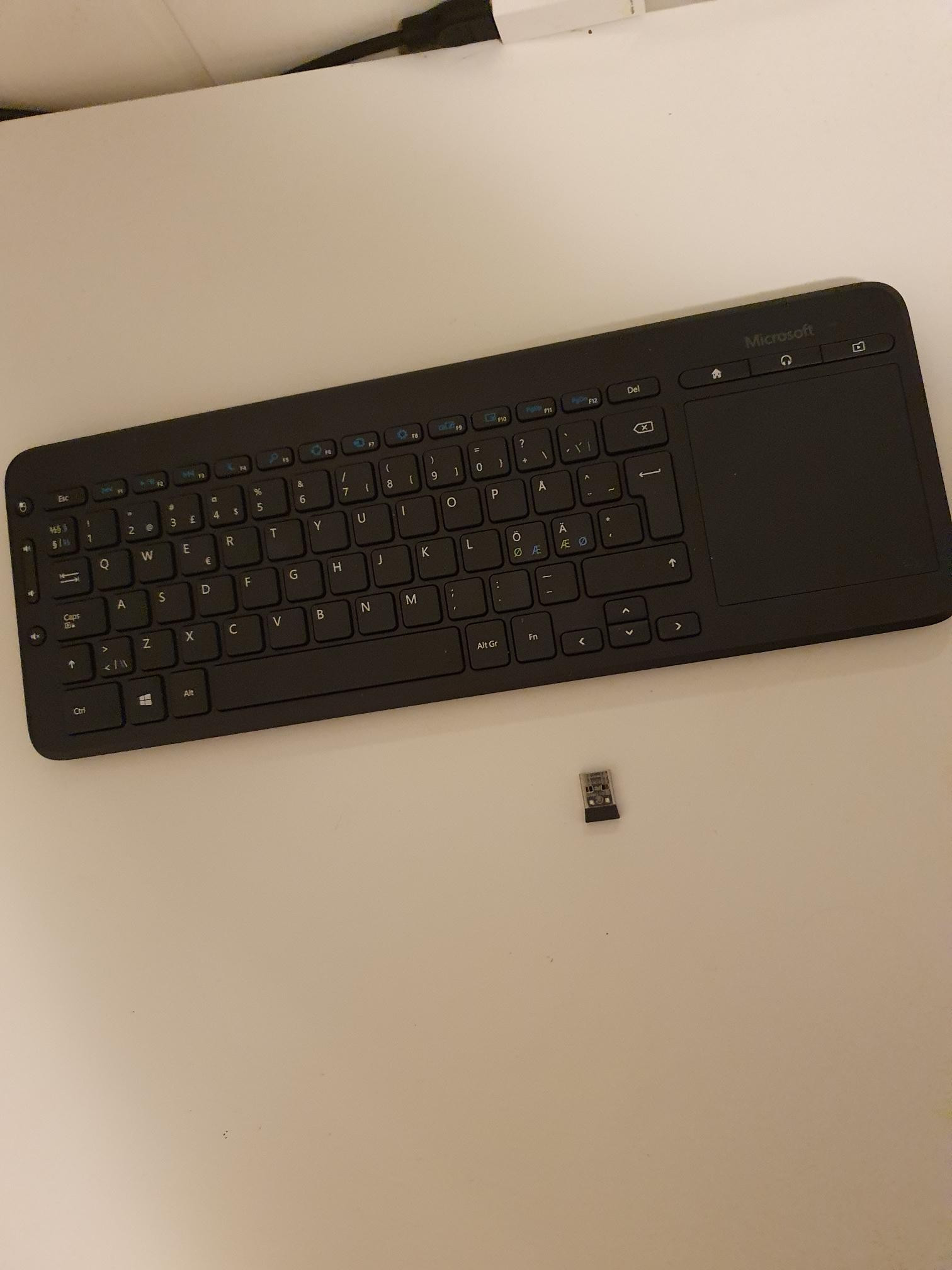 All in one Media Keyboard med touchpad Microsoft | FINN.no Bluetooth tastatur med touchpad selges | FINN.no