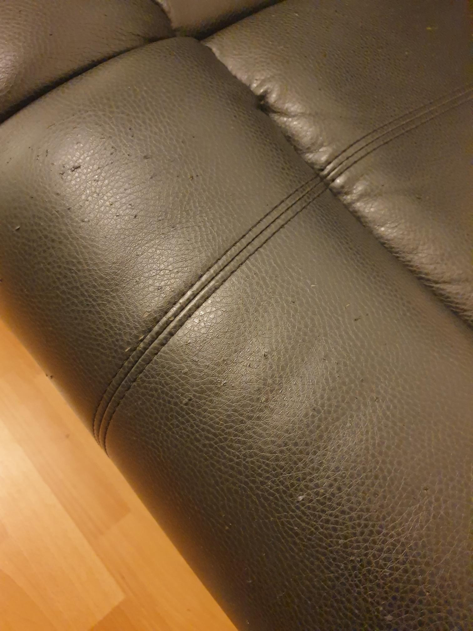 Sofa i kunstskinn, recliner | FINN.no Sofa i kunstskinn, recliner | FINN.no