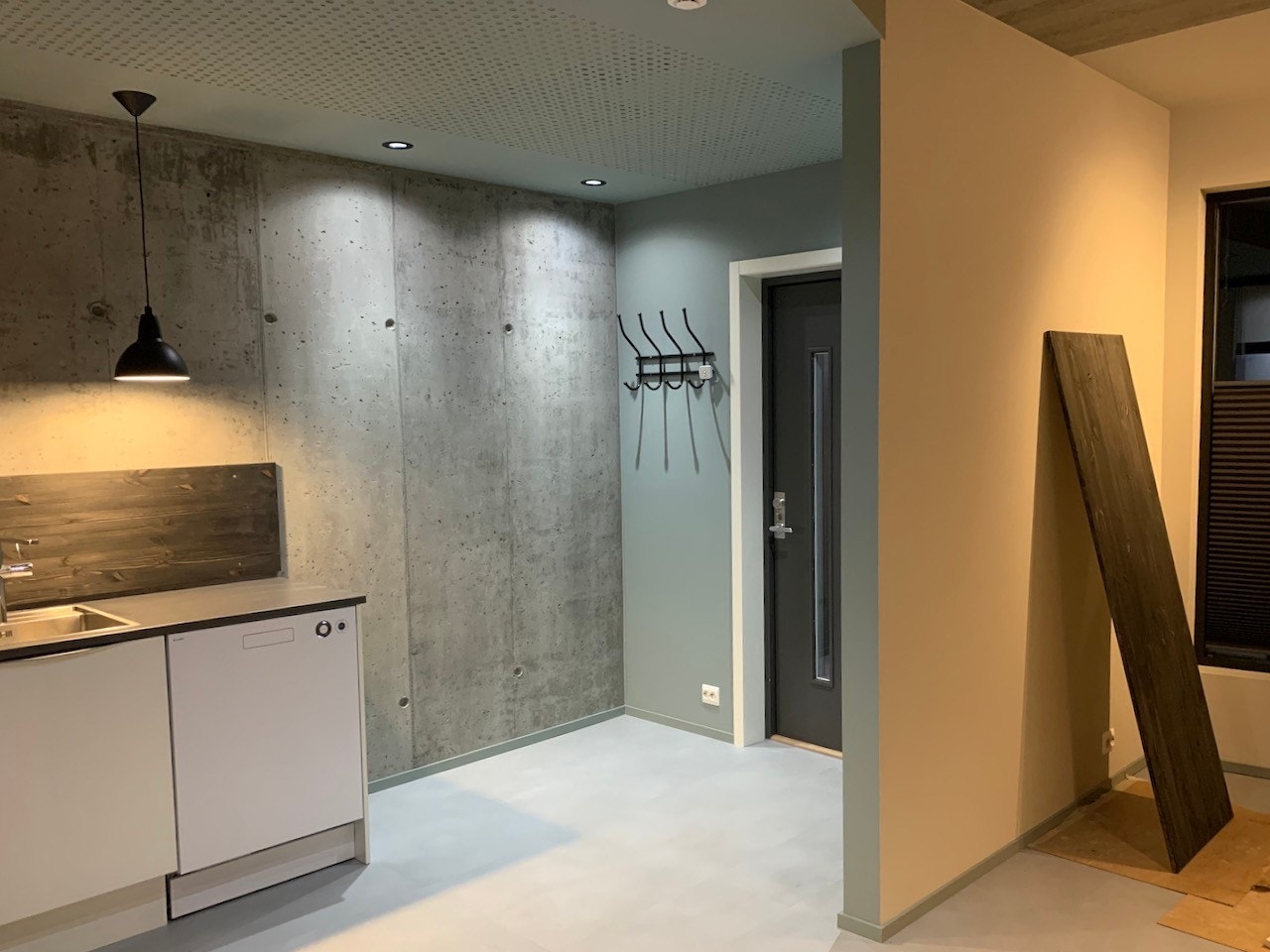 Egen inngangsdør med open entre Galleribilde