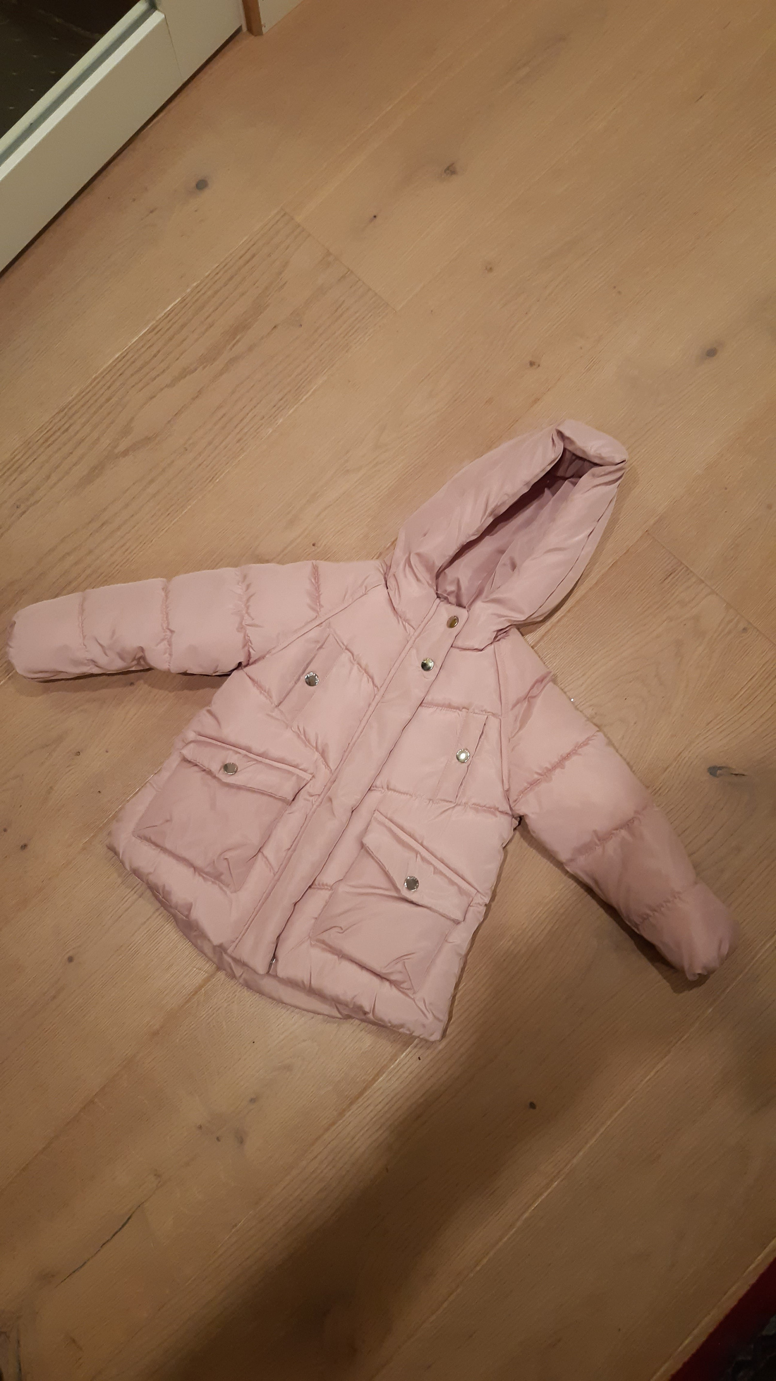 Rosa Benetton jakke til jente baby str.62 | FINN.no Rosa Benetton jakke til jente baby str.62 | FINN.no