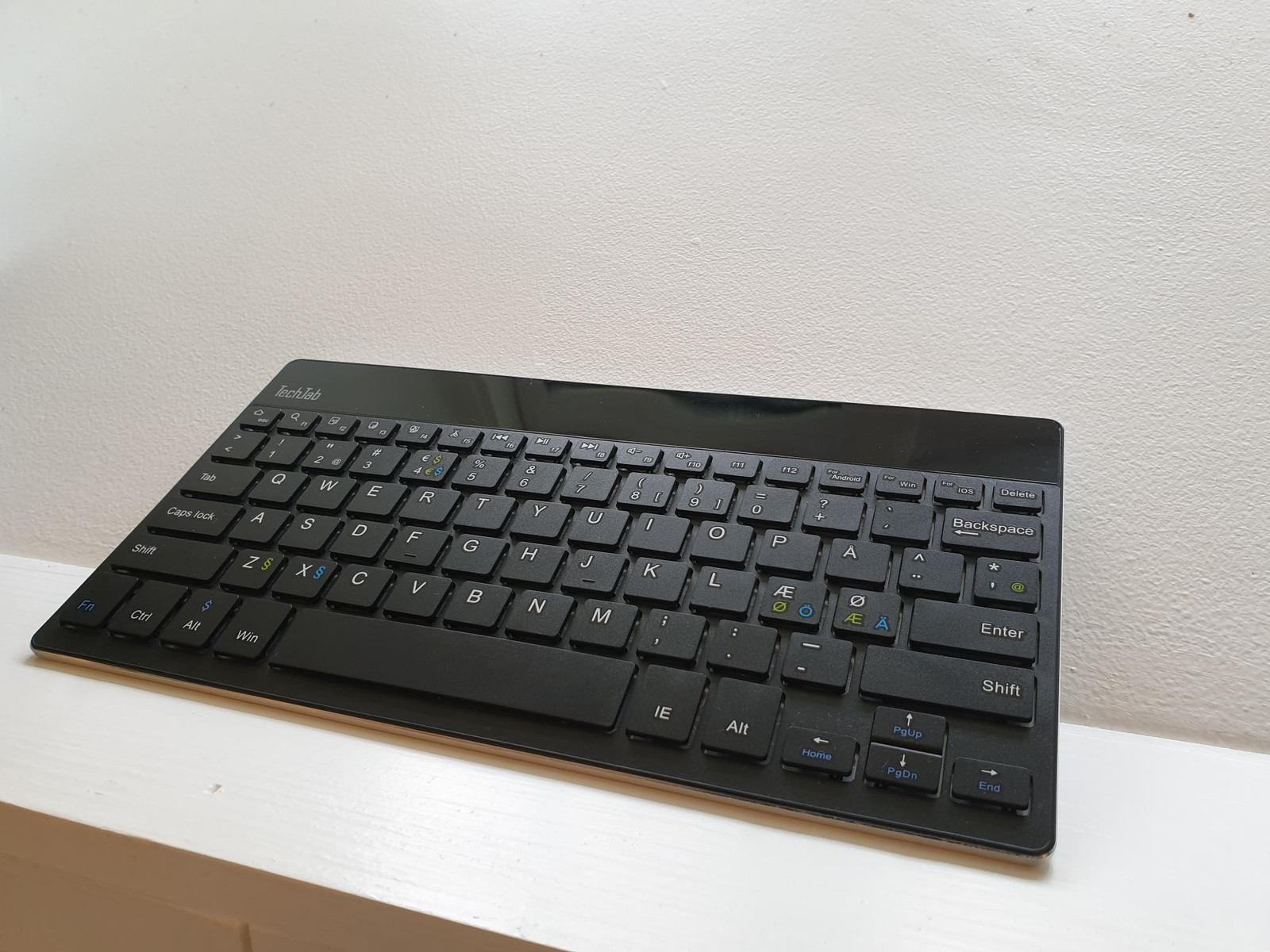 Lite og lett bluetooth tastatur til PC, ipad nettbrett Lite og lett bluetooth tastatur til PC, ipad nettbrett