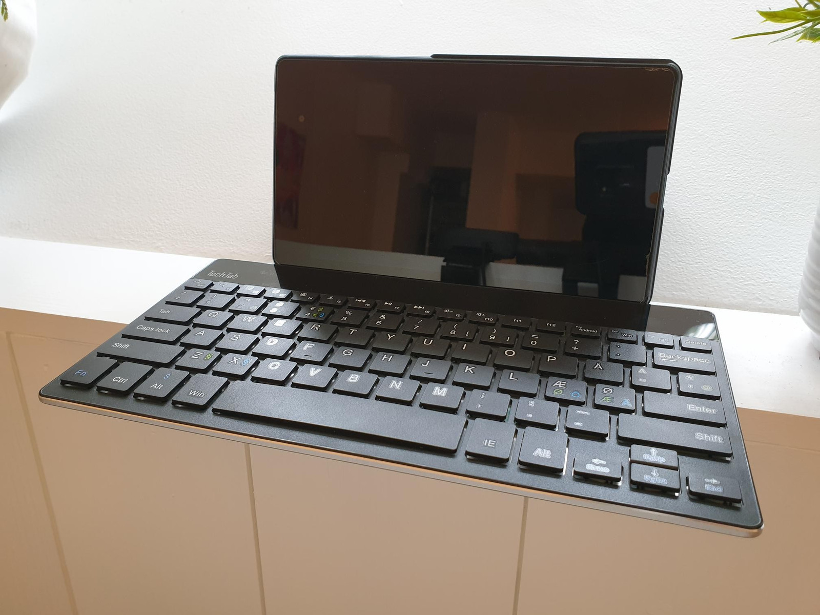 Lite og lett bluetooth tastatur til PC, ipad nettbrett Lite og lett bluetooth tastatur til PC, ipad nettbrett