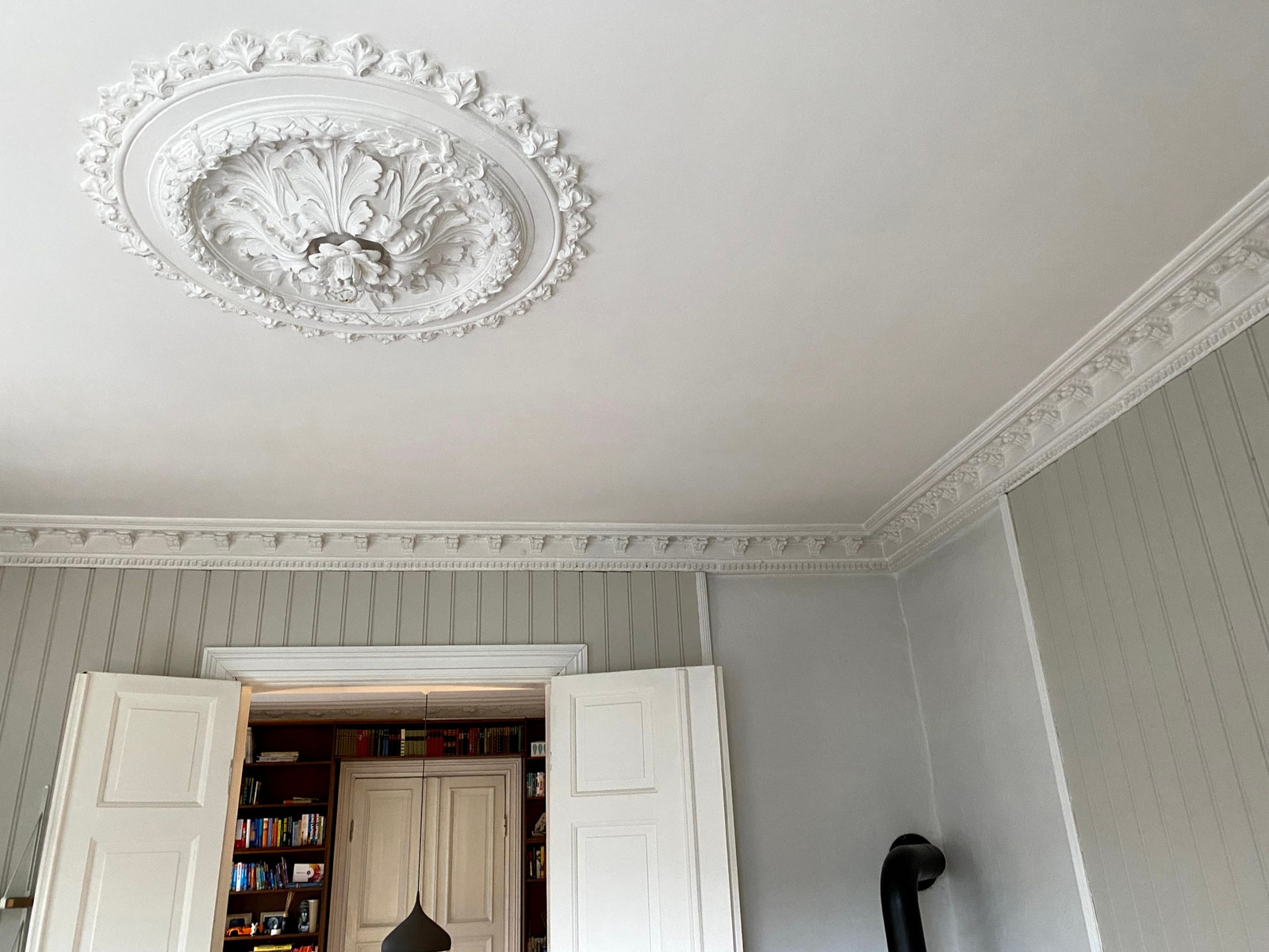 Klassiske detaljer med rosett og stukkatur Galleribilde