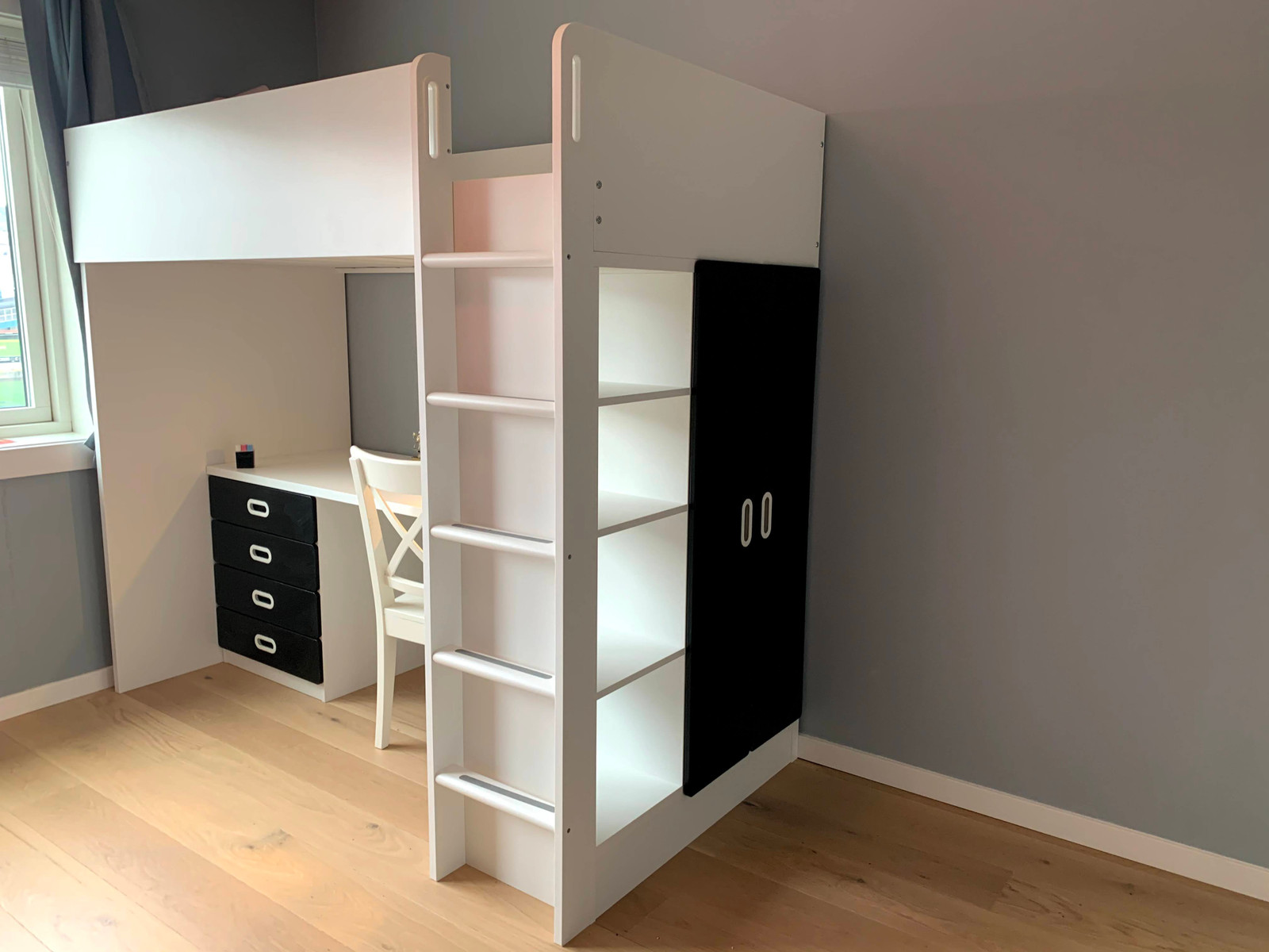 IKEA Småstad loftseng med skrivebord og skap lite brukt SMÅSTAD Loftsseng hvit hvitmed skrivebord med 3 skuffer