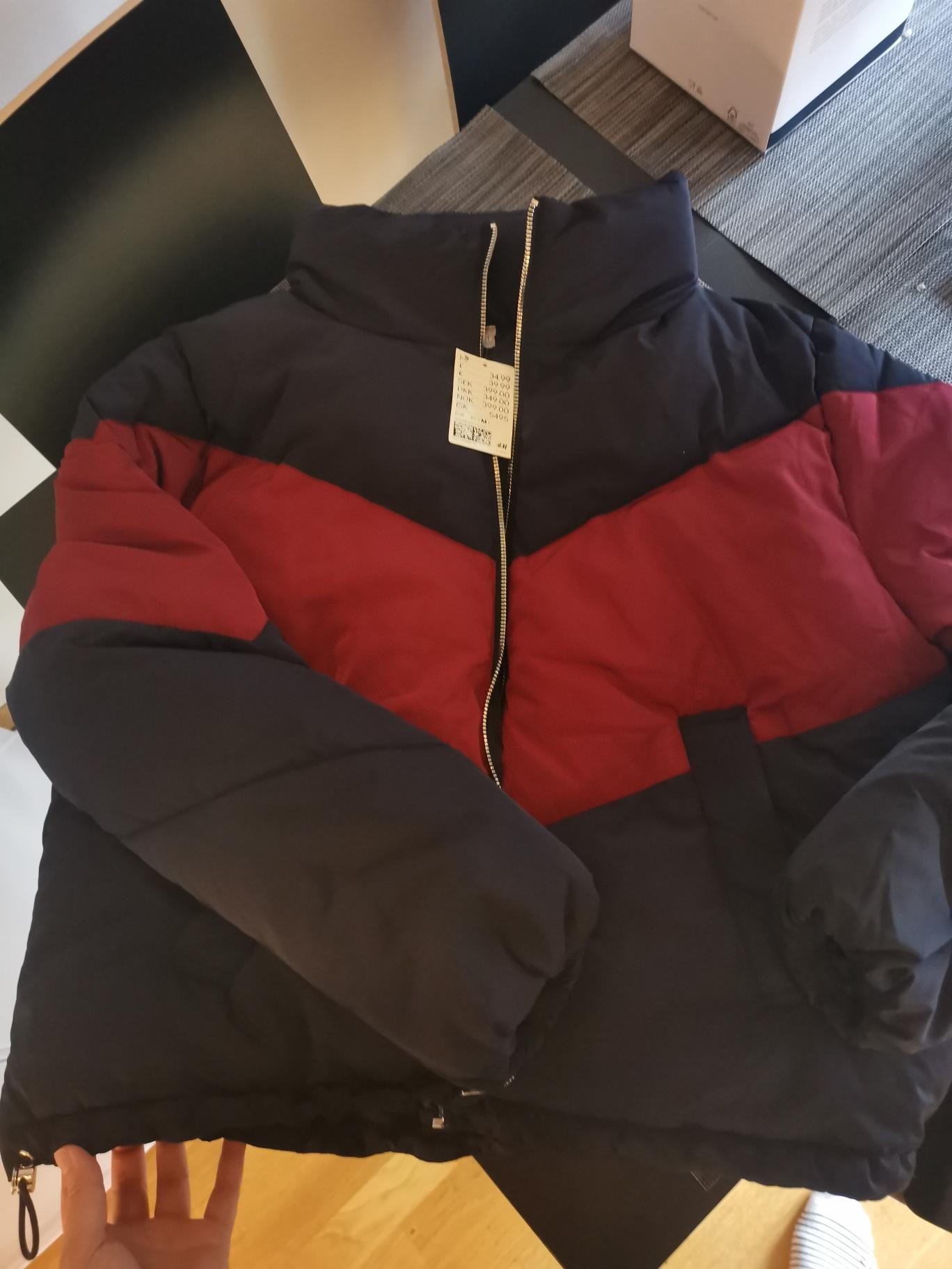 Ny jakke fra H&M | FINN.no Rødvin farge HM bukser | FINN.no