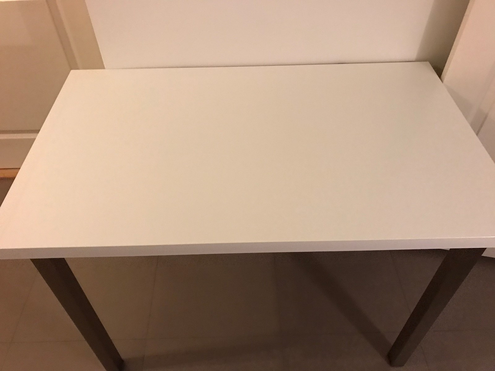 STRØKEN 100x60 skrivebord med firkantet stålben | FINN.no STRØKEN 100x60 skrivebord med firkantet stålben | FINN.no