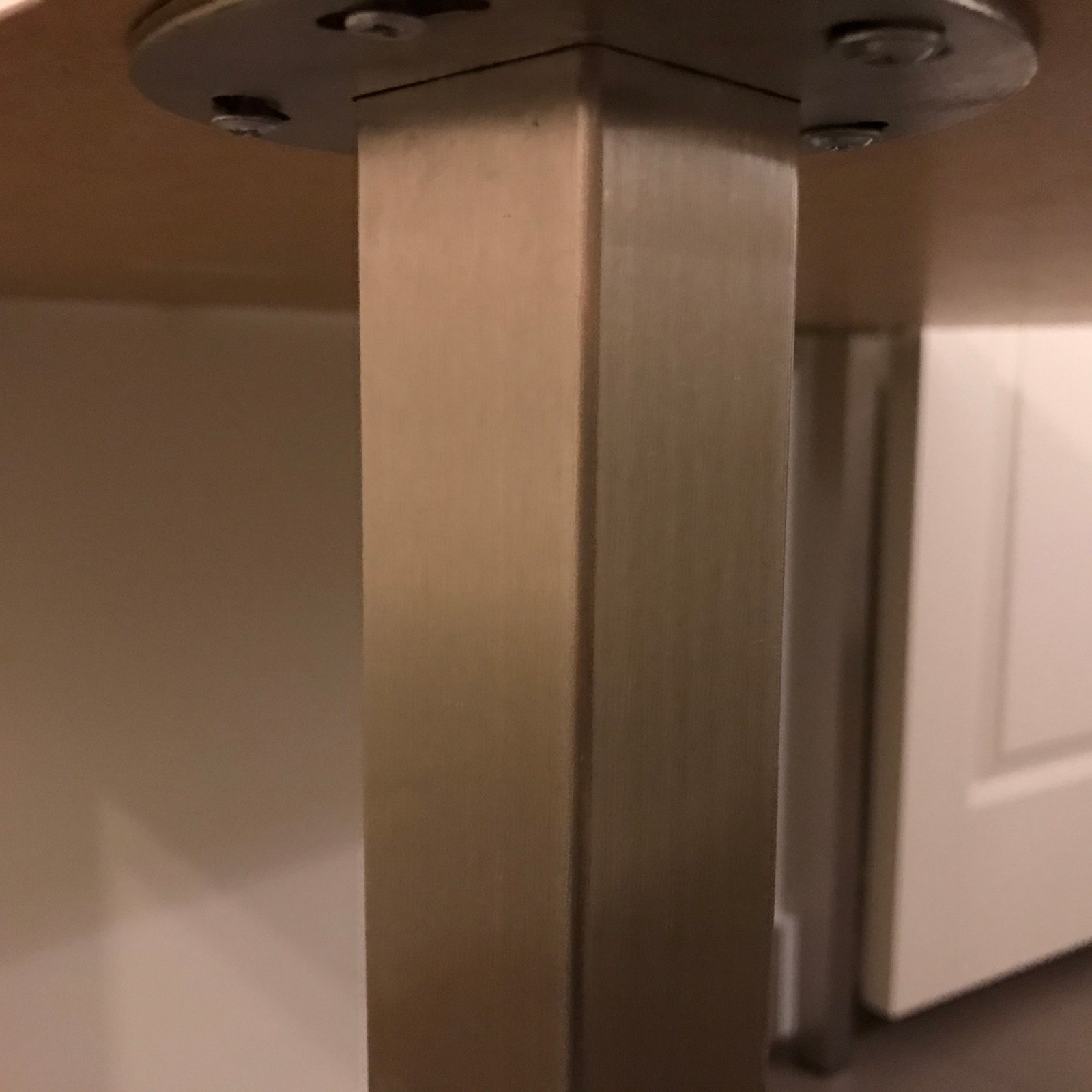 STRØKEN 100x60 skrivebord med firkantet stålben | FINN.no STRØKEN 100x60 skrivebord med firkantet stålben | FINN.no
