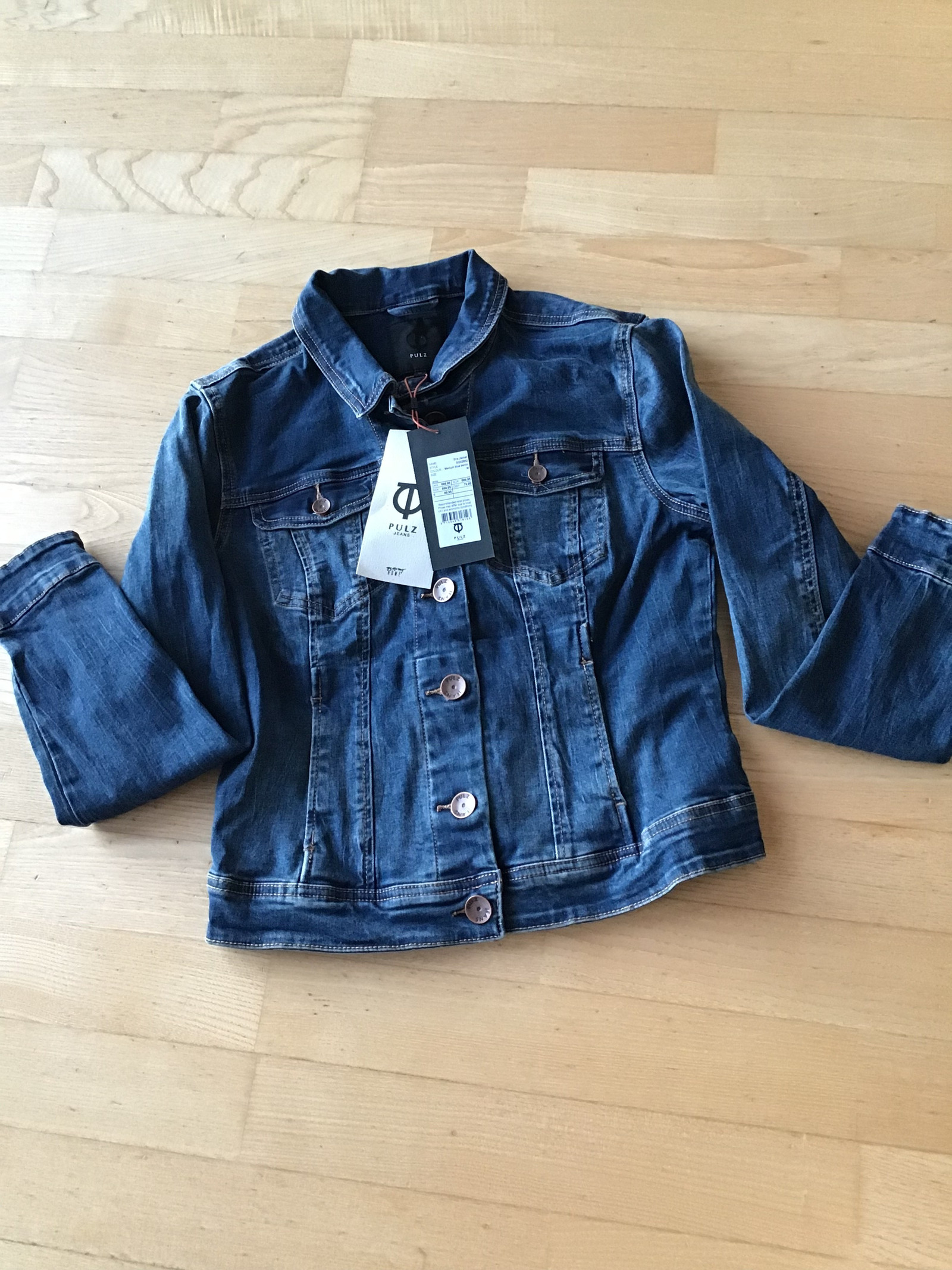 Kul dongrijakke fra Pulzjeans str M. (Ubrukt) | FINN.no Kul, svart genser fra Pulz Jeans | FINN.no