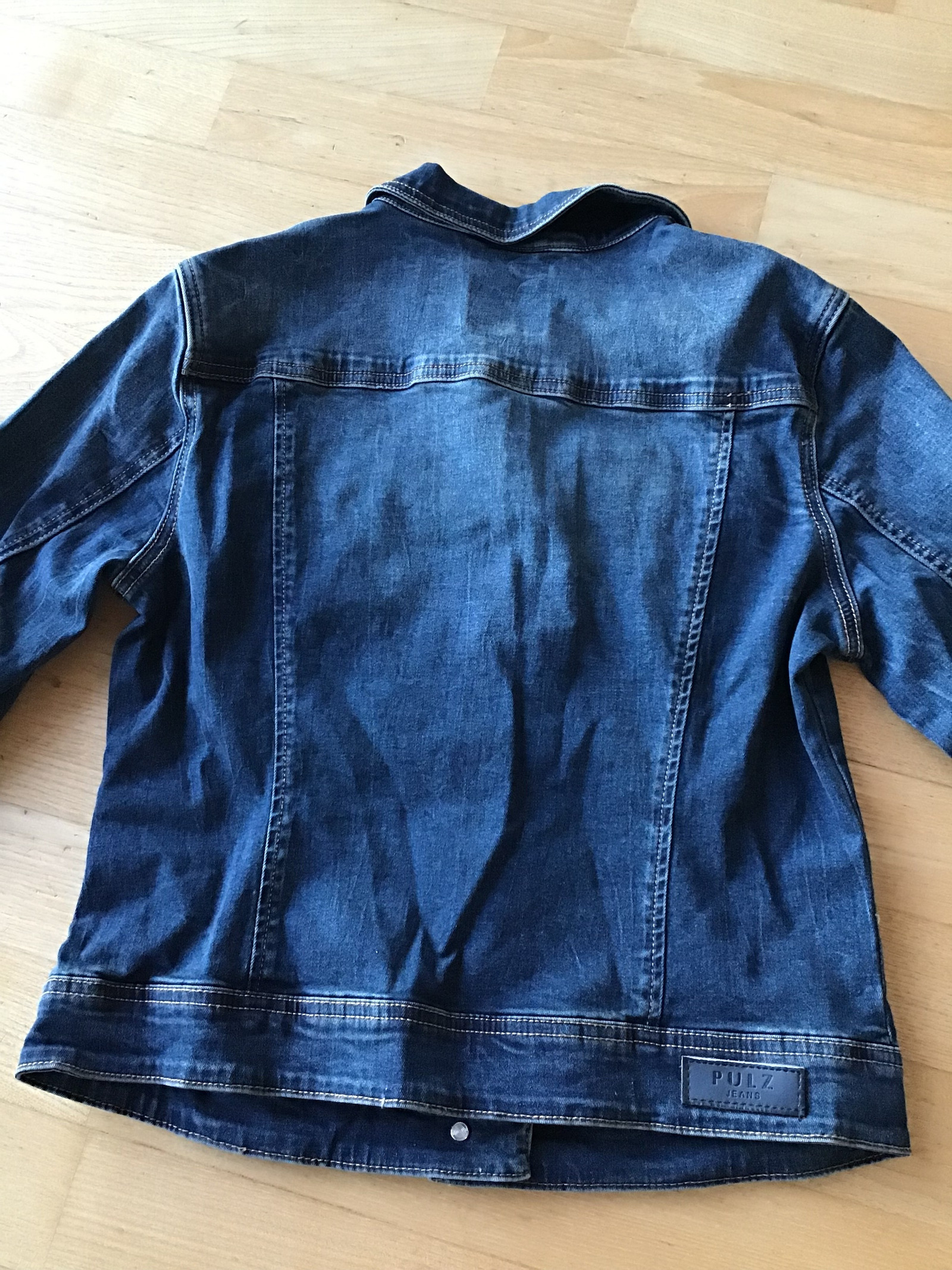Kul dongrijakke fra Pulzjeans str M. (Ubrukt) | FINN.no Kul, svart genser fra Pulz Jeans | FINN.no
