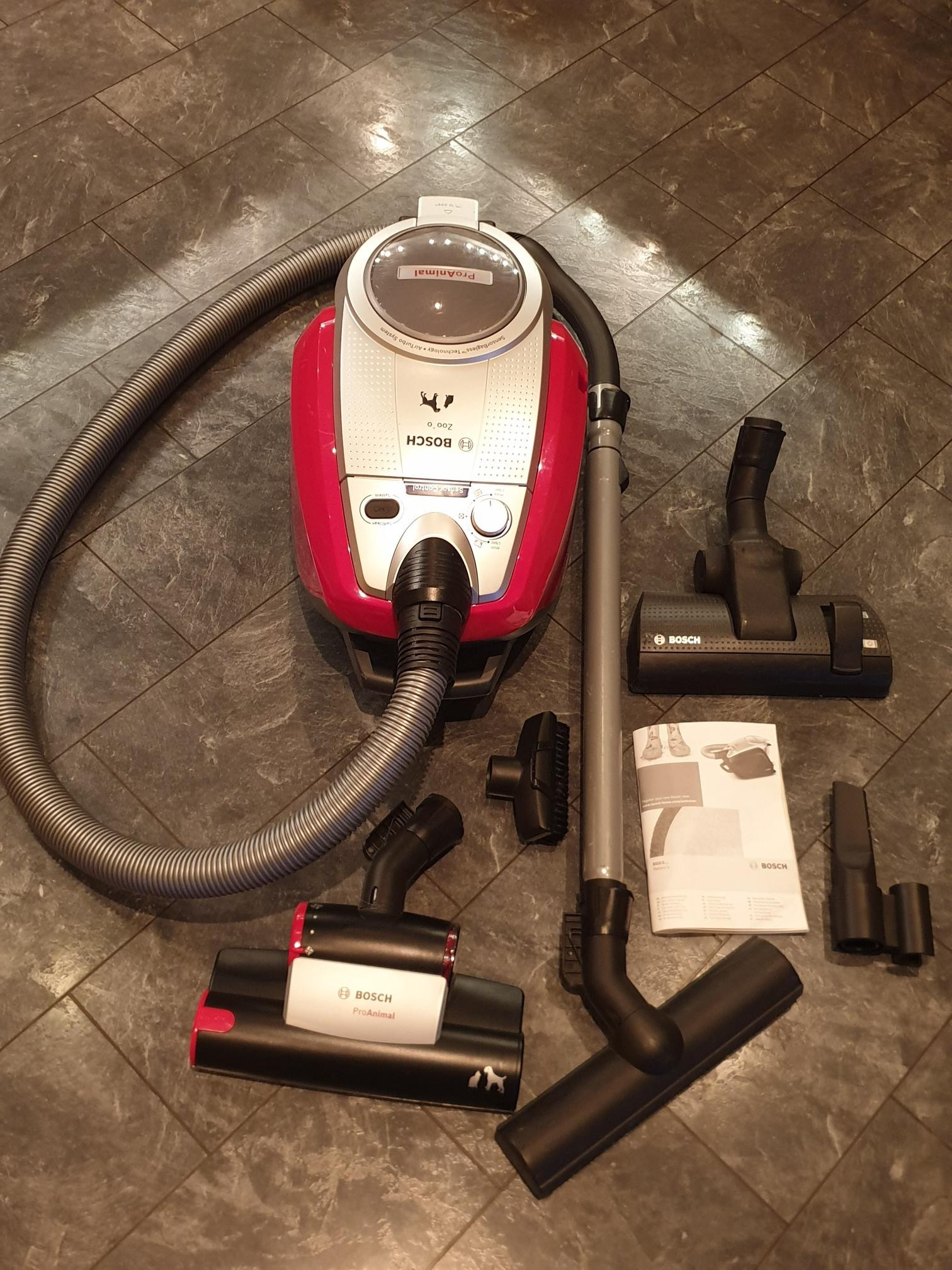 Bosch BGS5335 ProAnimal poseløs støvsuger | FINN.no BOSCH BGS5335 Støvsuger, poseløs