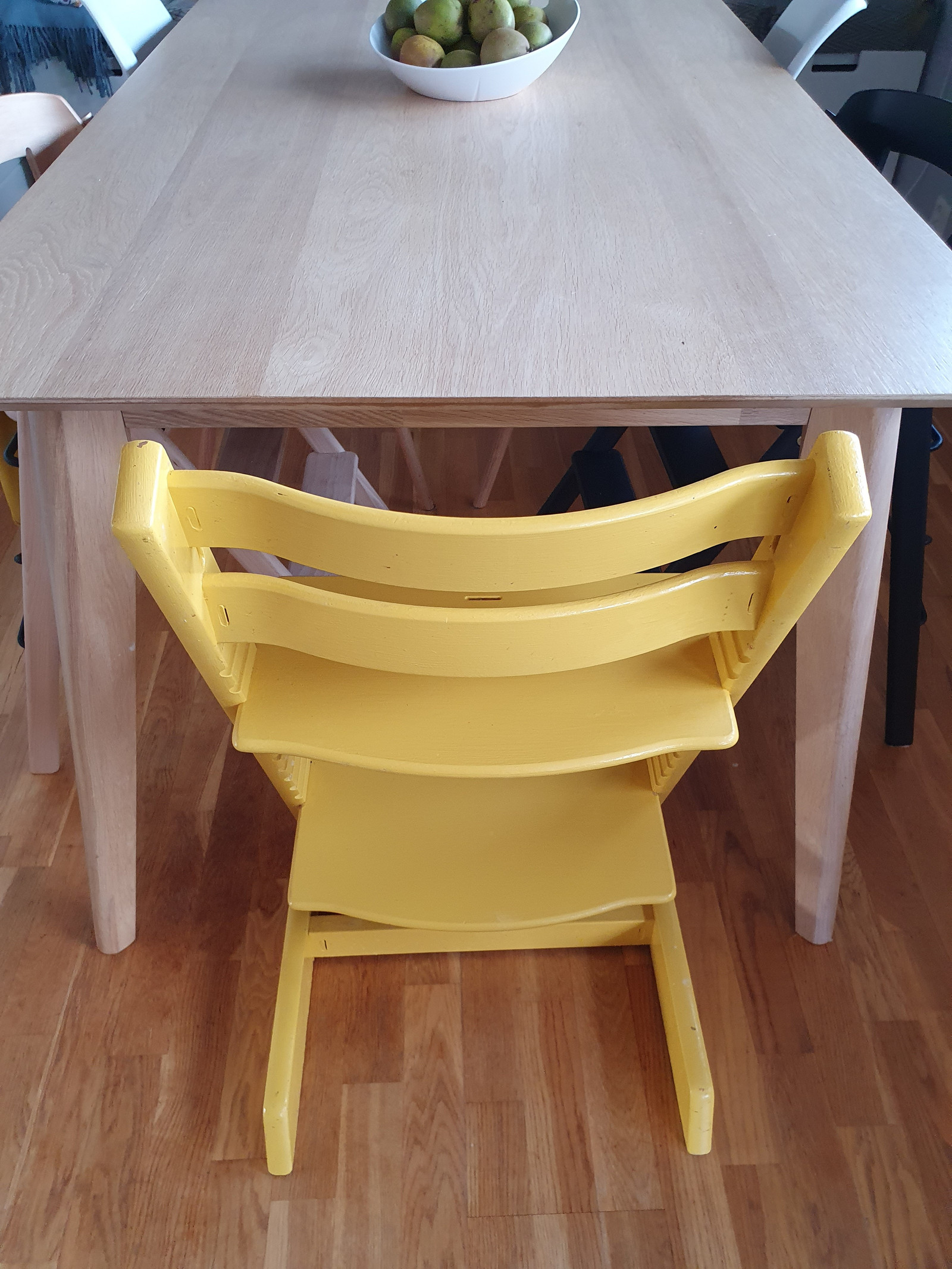 Stokke tripp trapp stol malt i gul (reservert ut 13.10 Stokke tripp trapp stol malt i gul (reservert ut 13.10