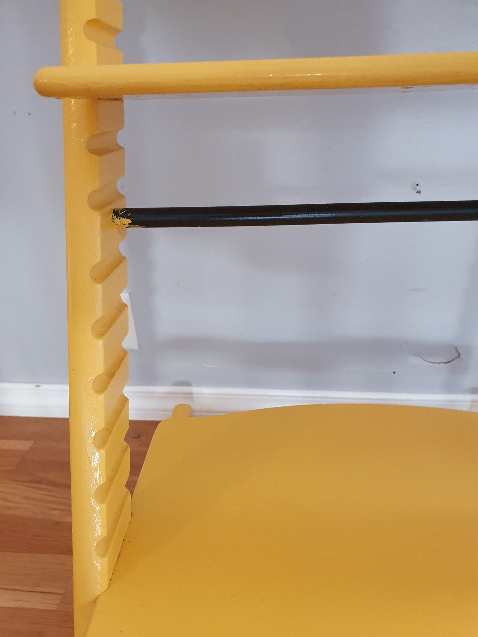 Stokke tripp trapp stol malt i gul (reservert ut 13.10 Stokke tripp trapp stol malt i gul (reservert ut 13.10