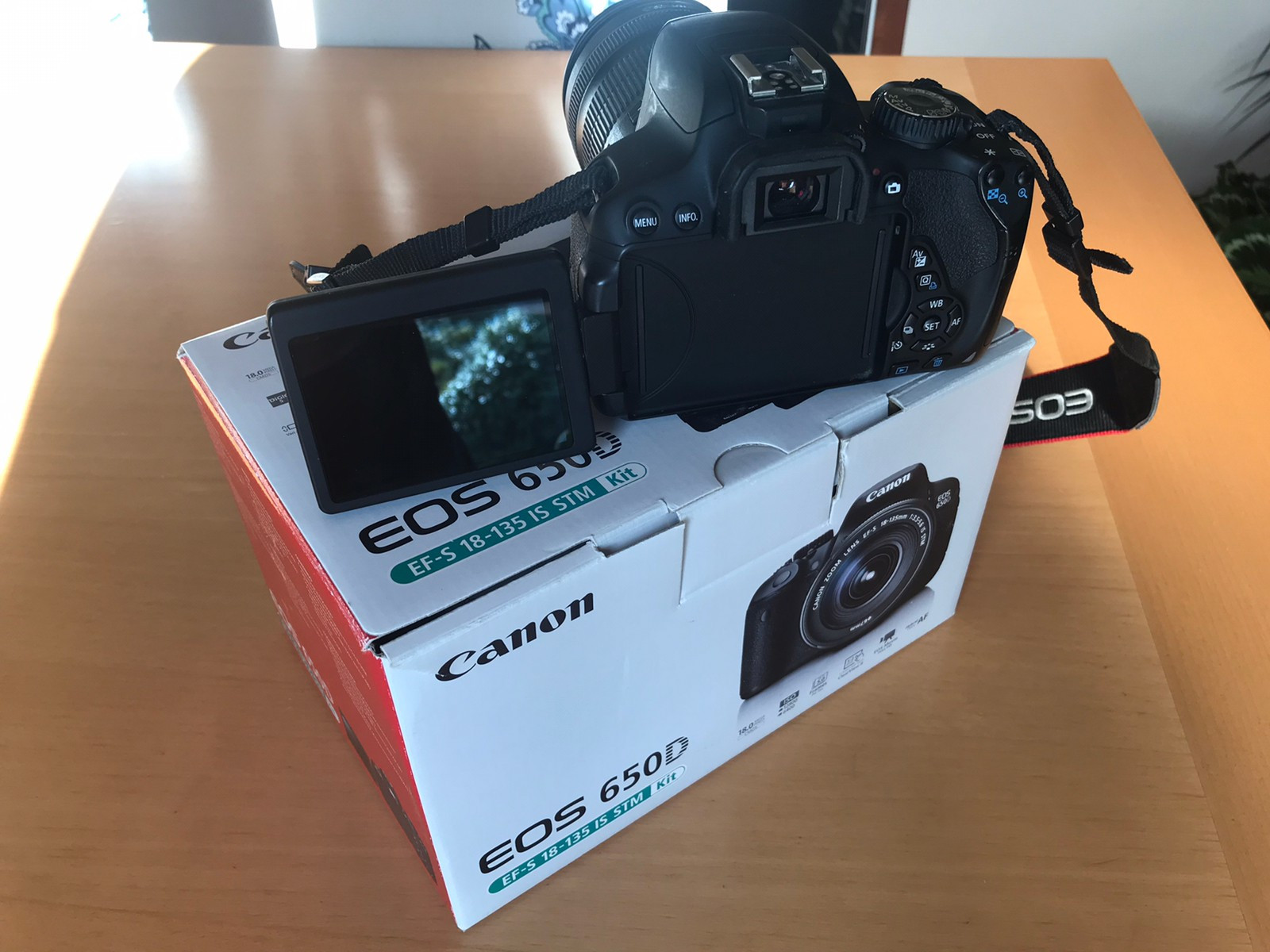 Canon EOS 650D m18 135mm IS STM | FINN.no Canon EOS 650D m18 135mm IS STM objektiv Systemkamera