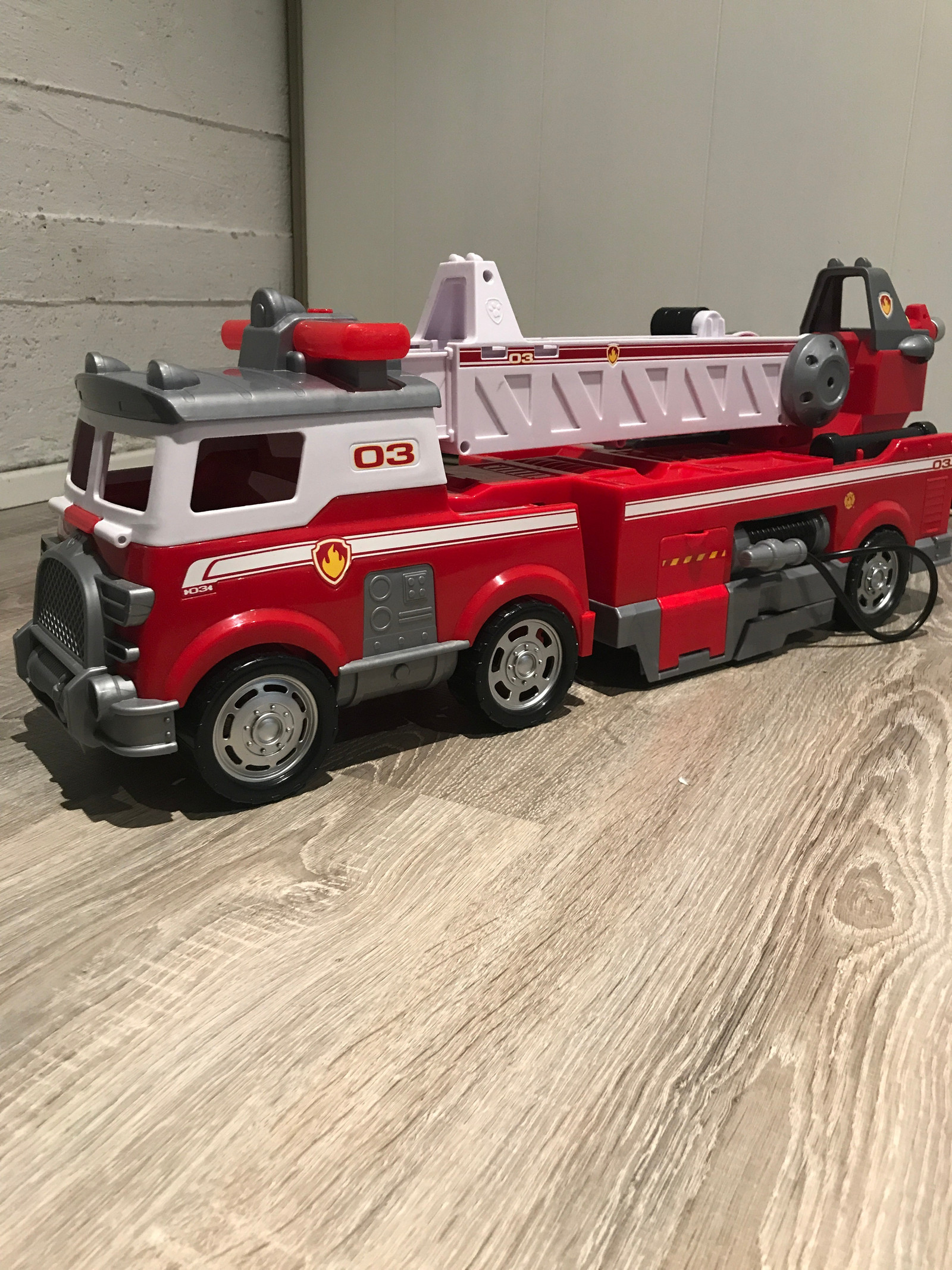 paw patrol ultimate rescue brannbil