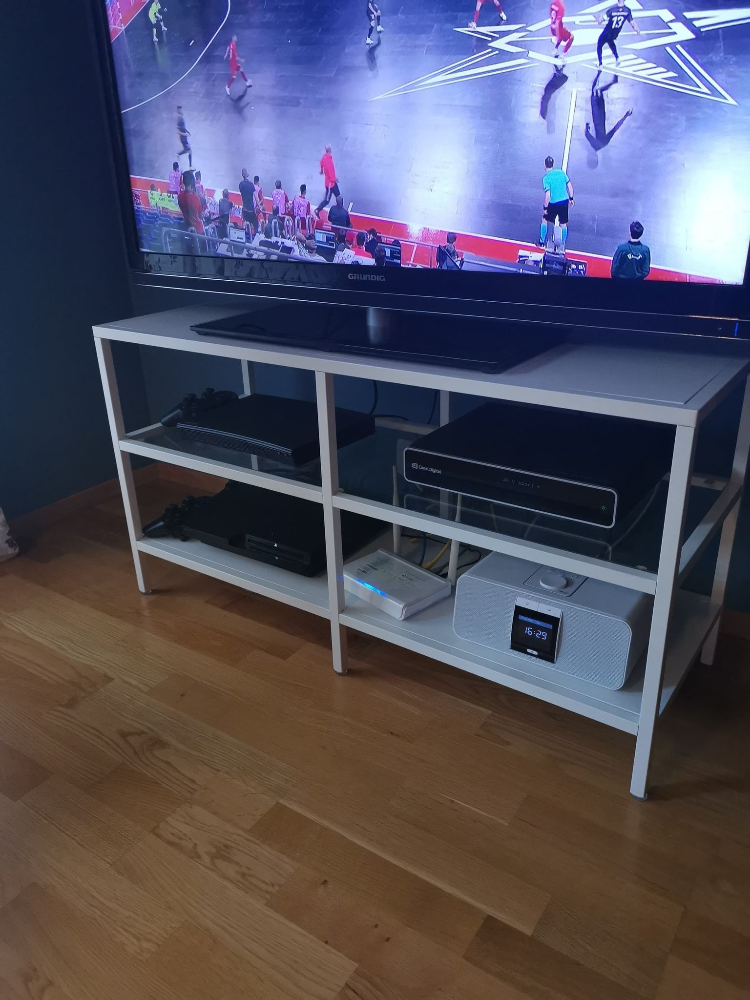 Vittsjö TV benk | FINN.no Vittsjö TV benk | FINN.no