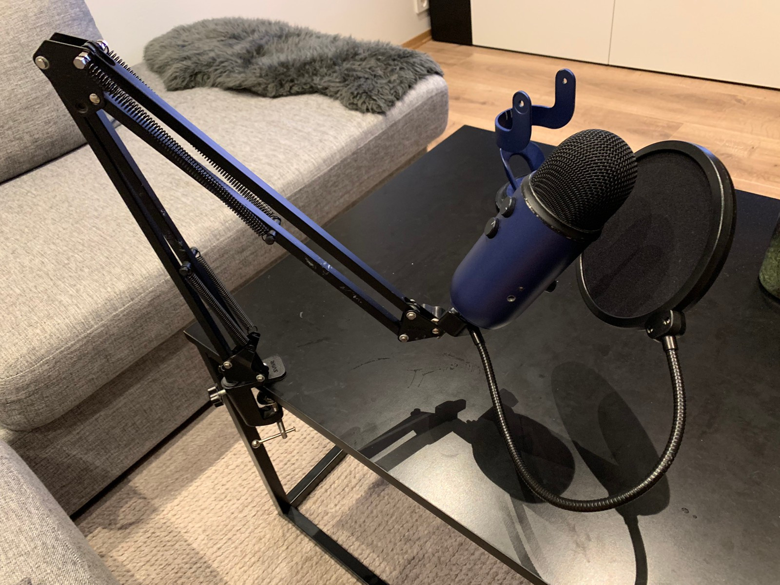 Blue Yeti Mikrofon i blå med studioarm og popfilter | FINN.no Blue Yeti Mikrofon (Inkl. Morgan Stativ) | FINN.no