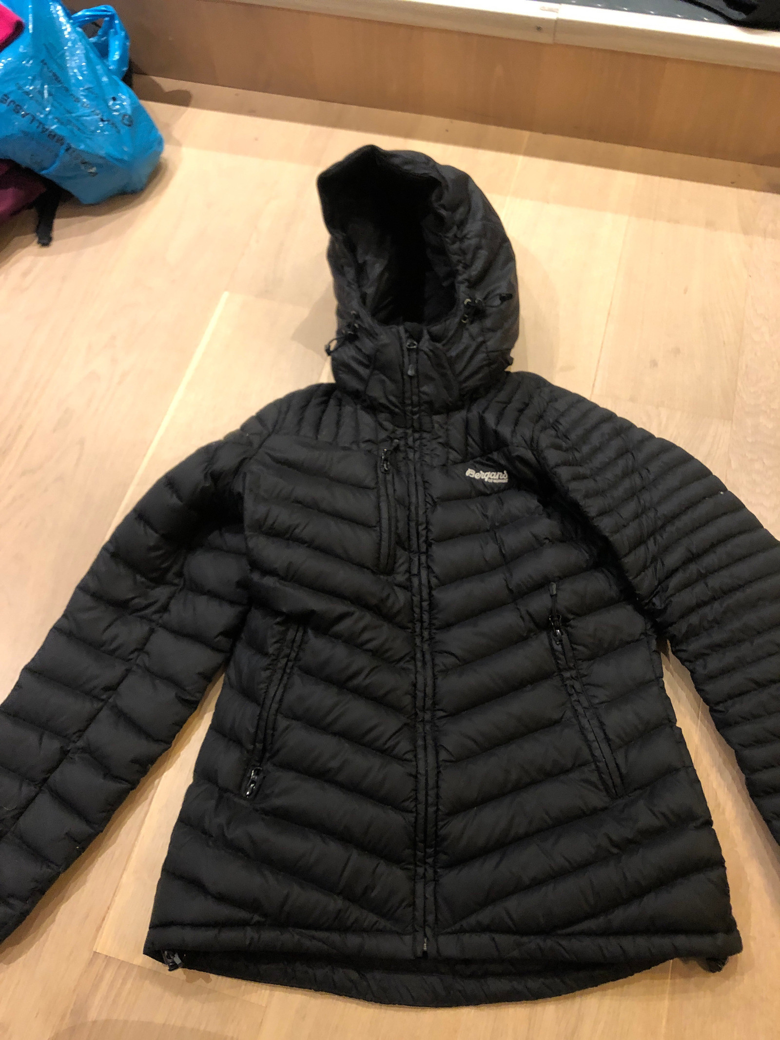 Bergans dunjakke dame str.M | FINN.no Bergans dunjakke dame str.M | FINN.no