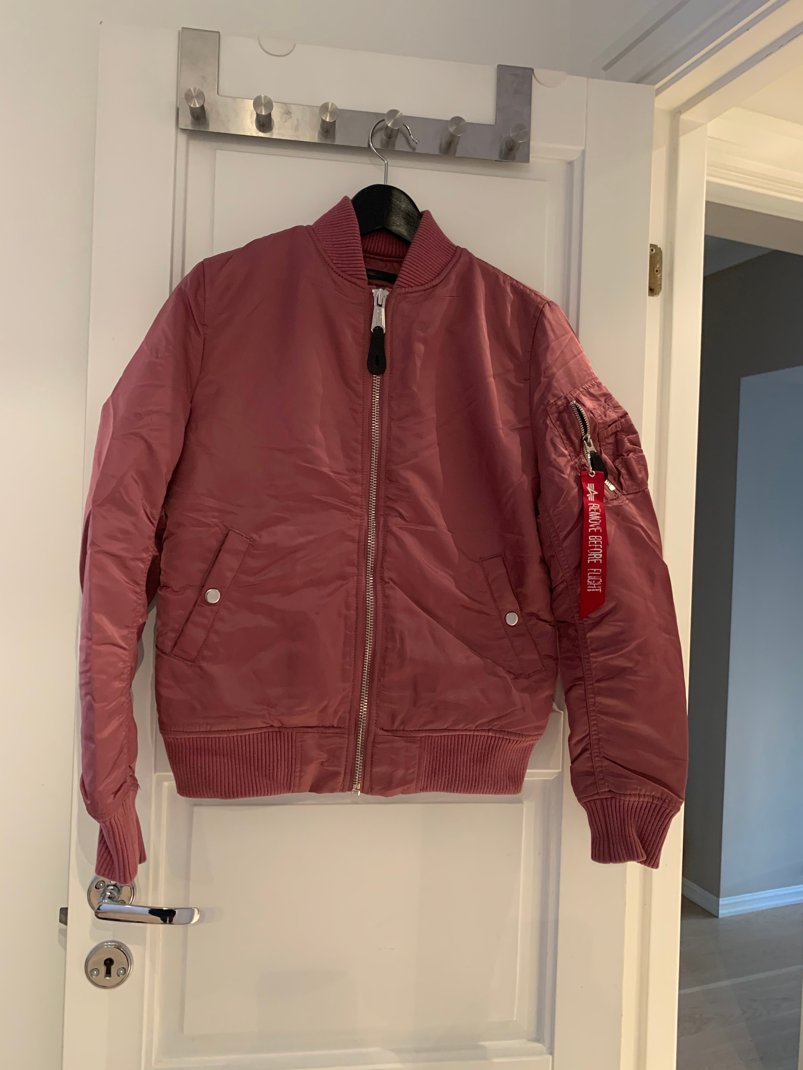 Alpha Industries bomberjakke dame str S | FINN.no Bomberjakke dame str S | FINN.no