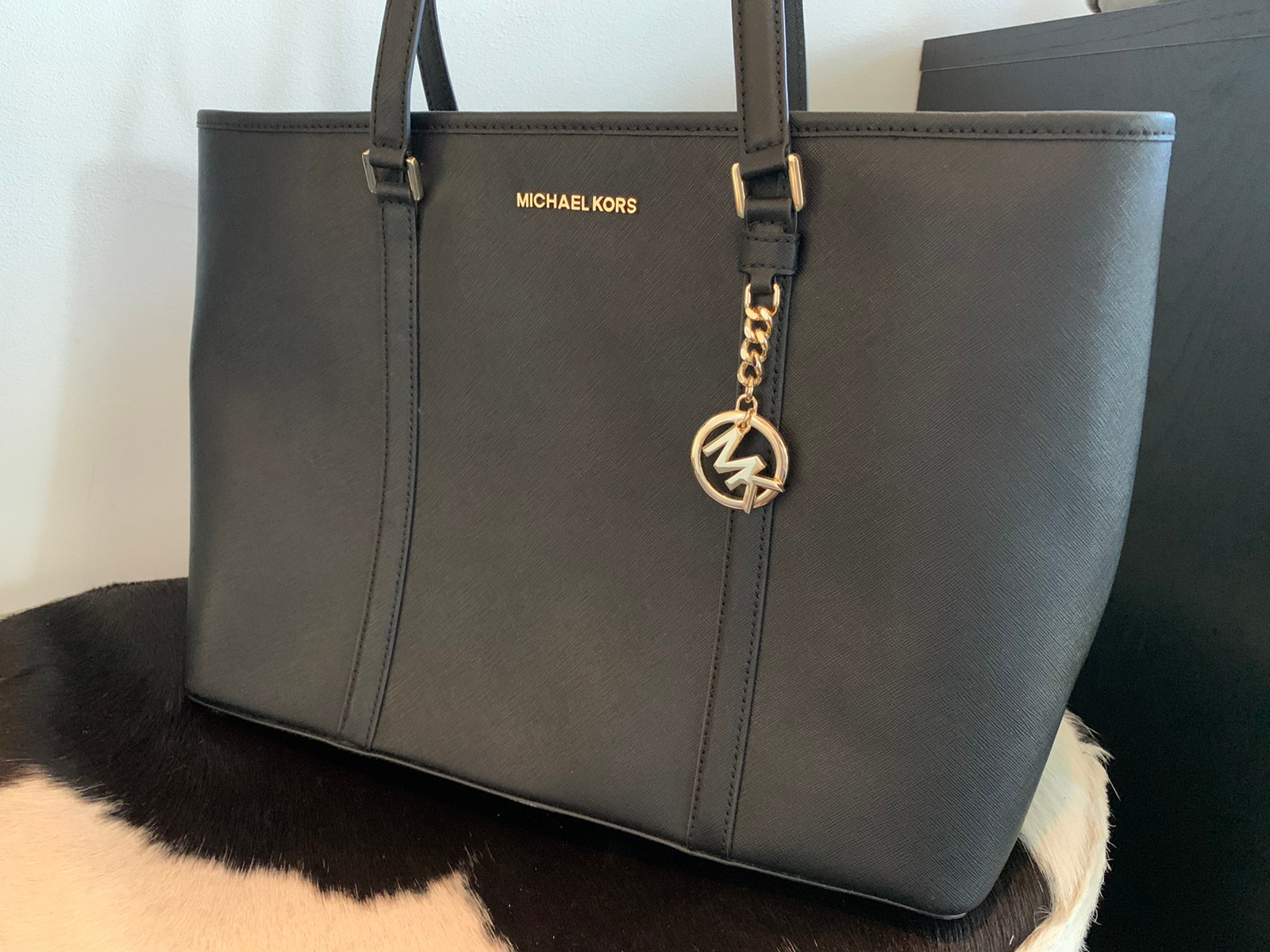 Michael Kors veske | FINN.no Svart Michael Kors veske | FINN.no